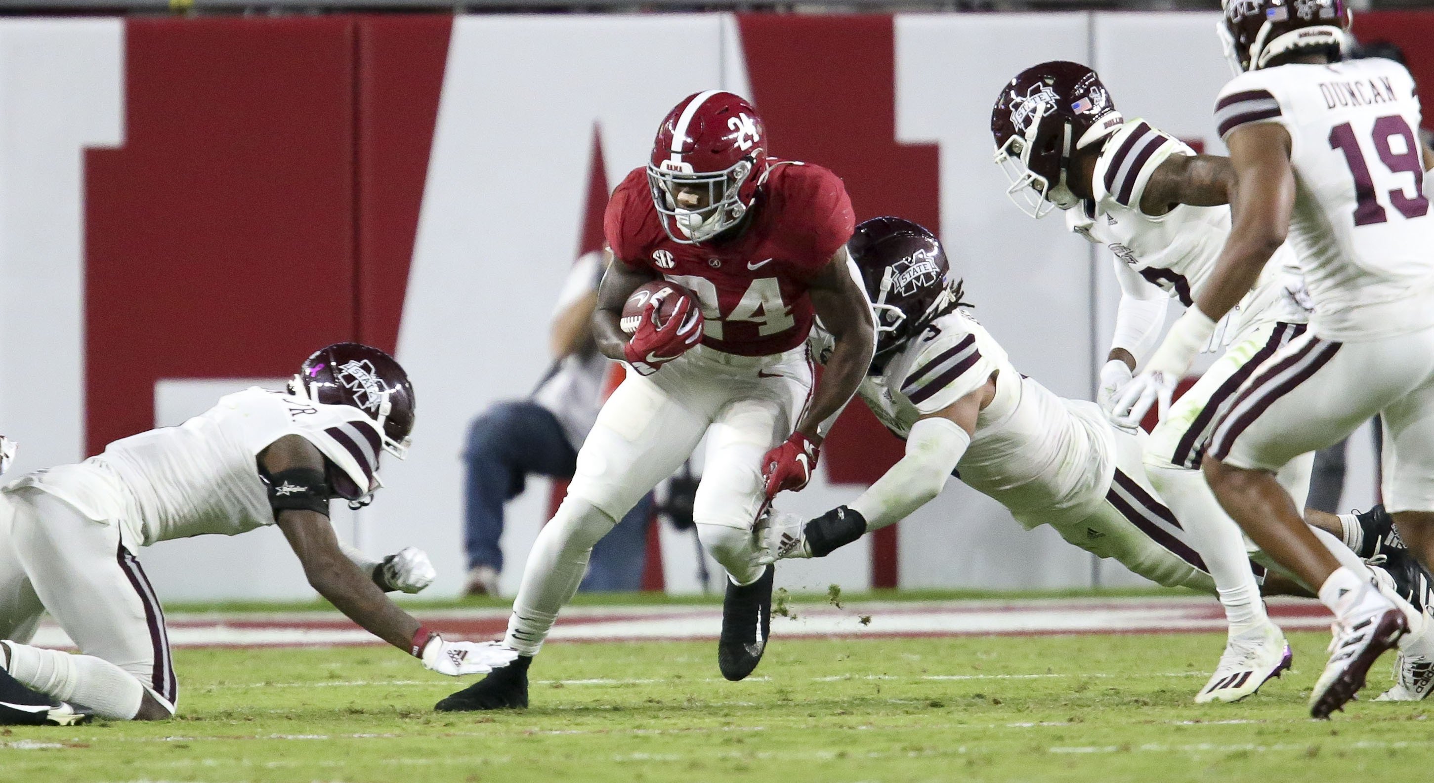 Alabama running back Trey Sanders injured in car accident AP News
