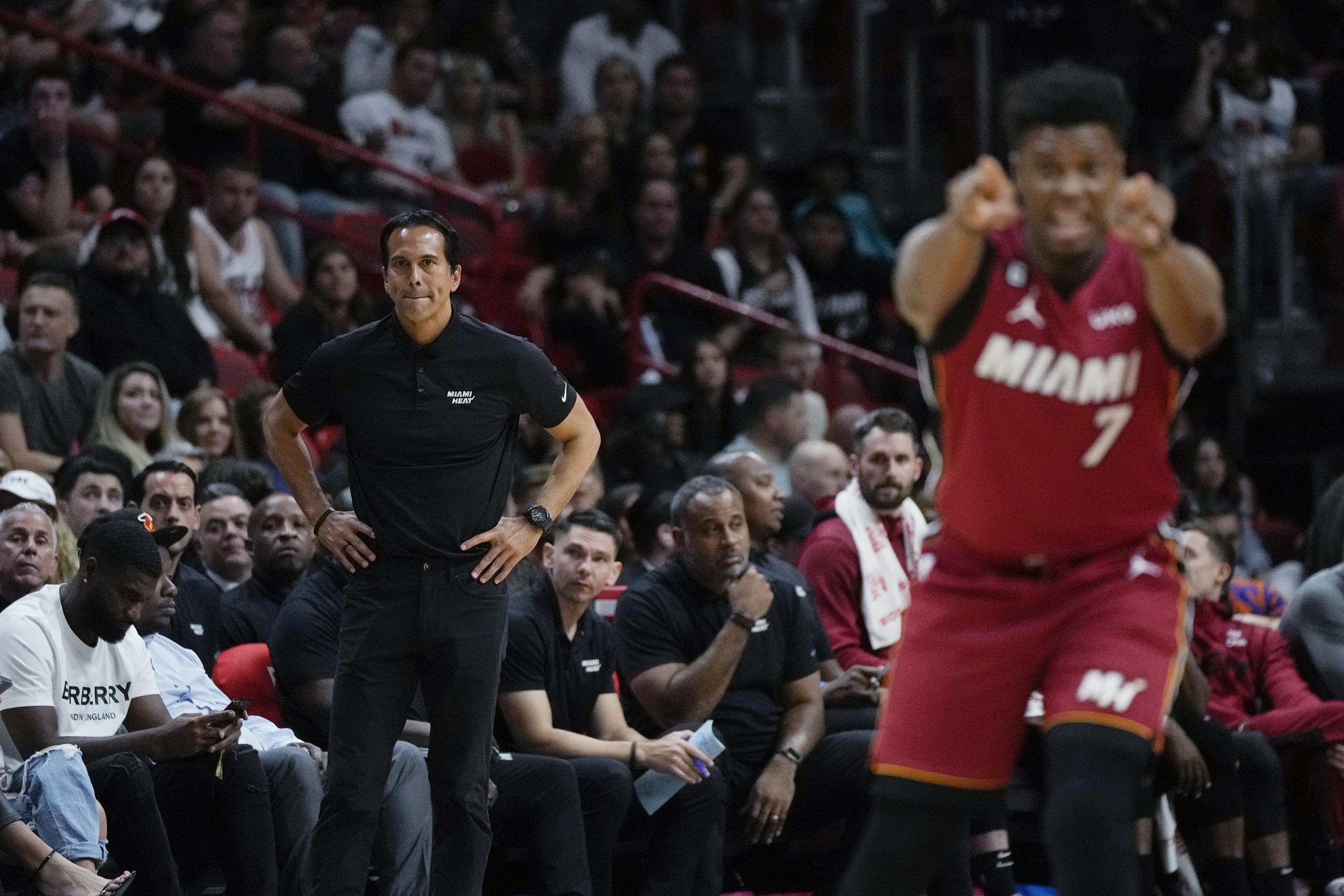 Heat pull away from Grizzlies for opening win