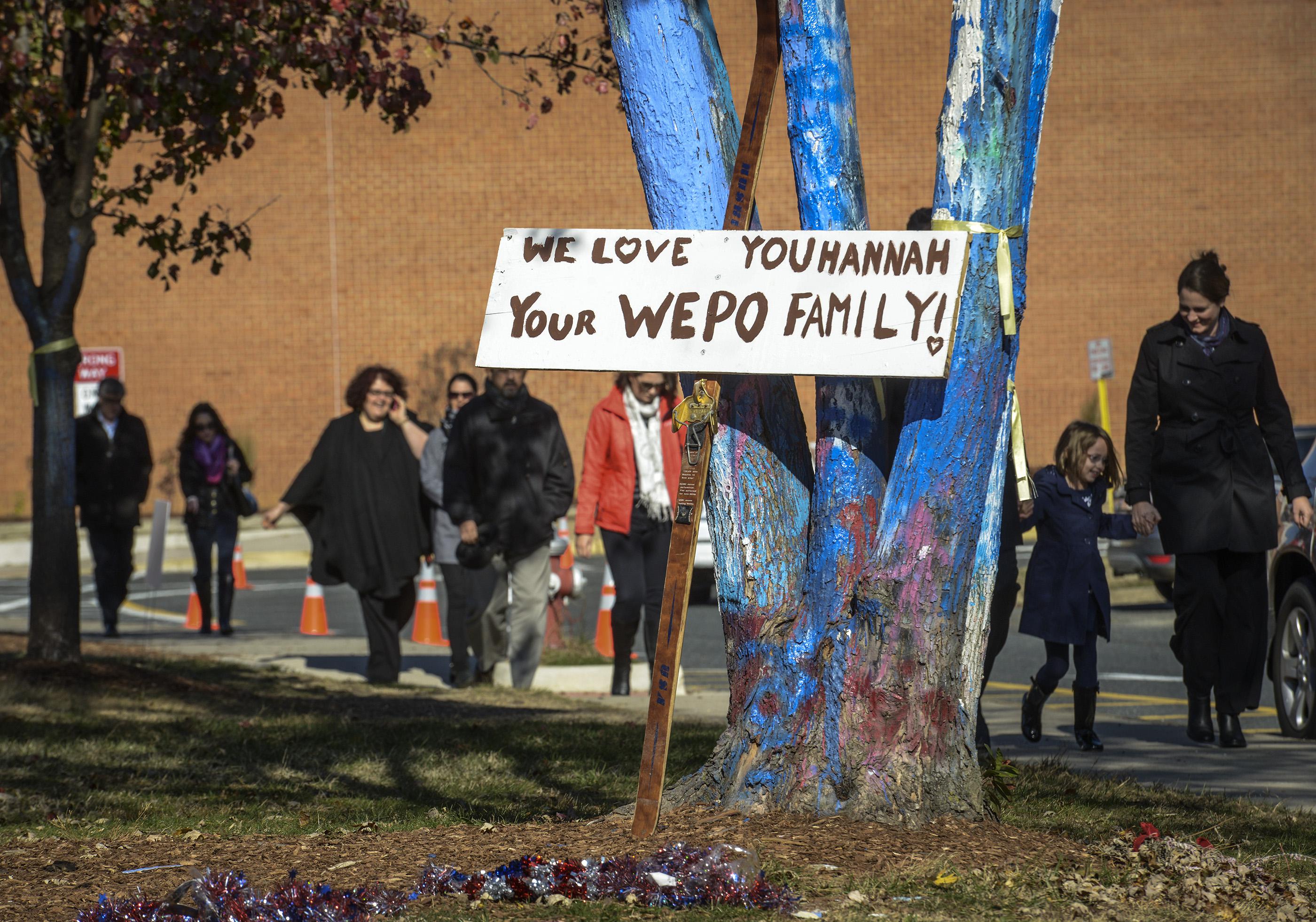 Laughs, tears for Virginia student Hannah Graham AP News(02)