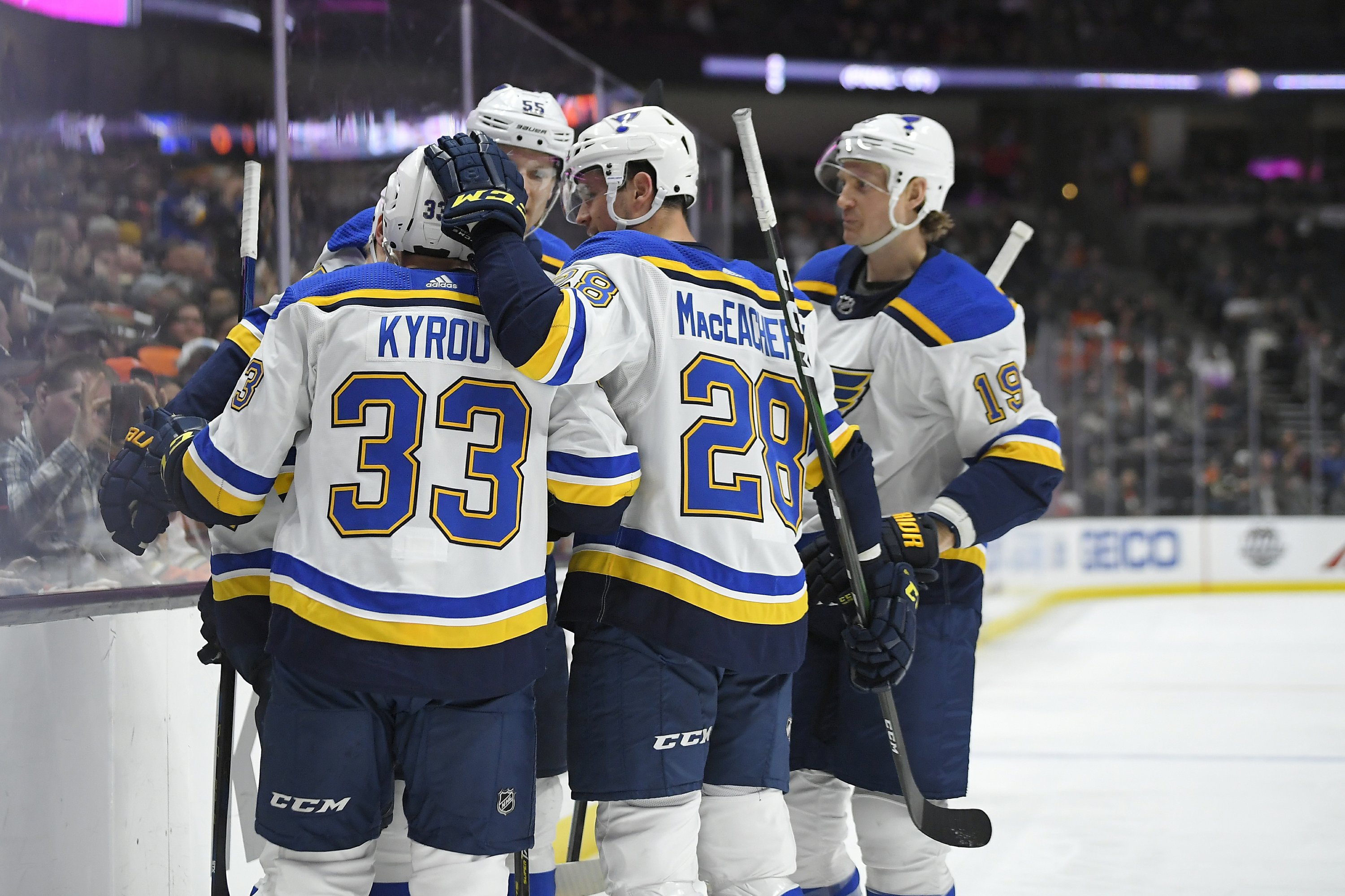 St. Louis Blues hockey player collapses during game - Good Morning America