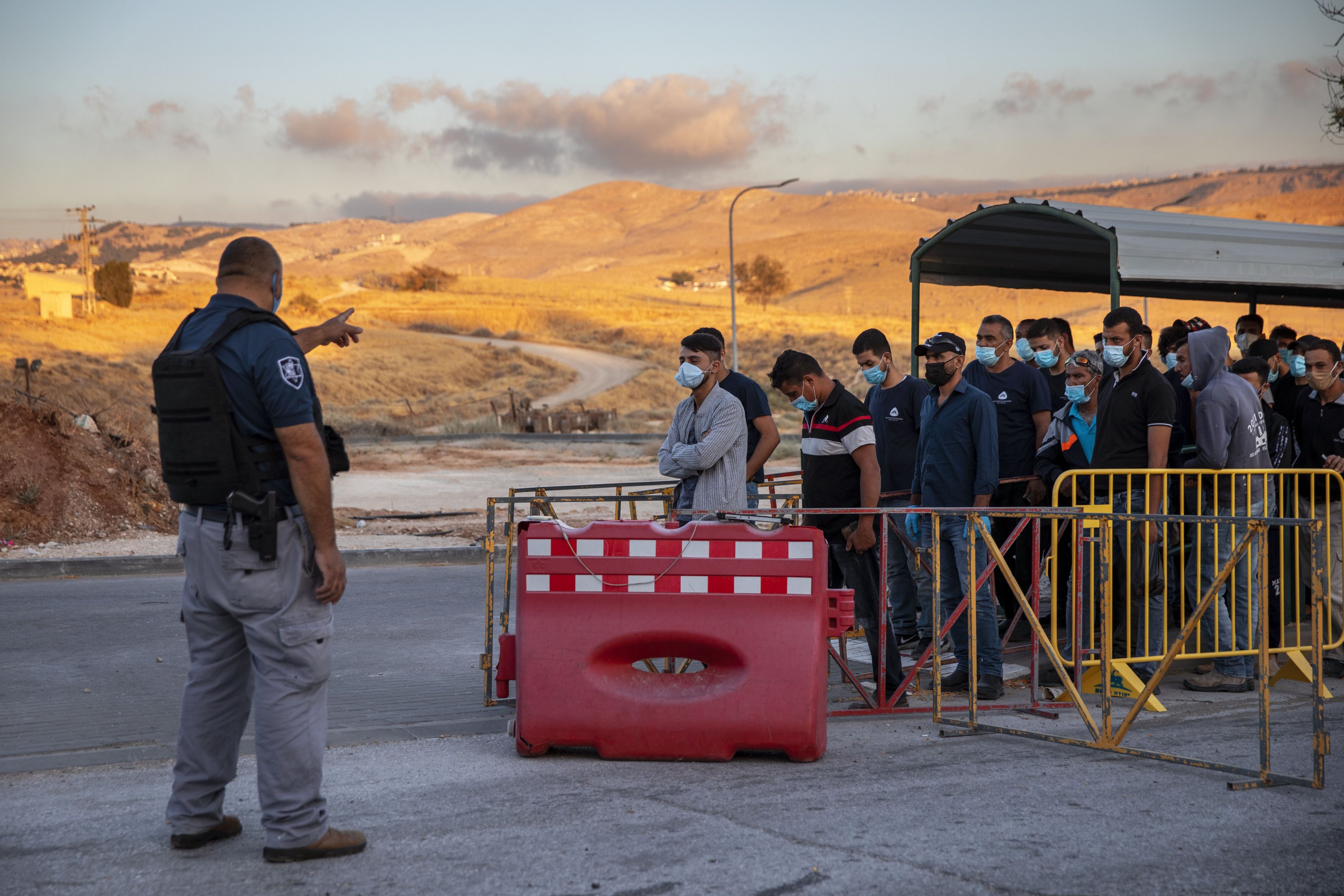 Israel aprueba plan para vacunar a los trabajadores de Cisjordania