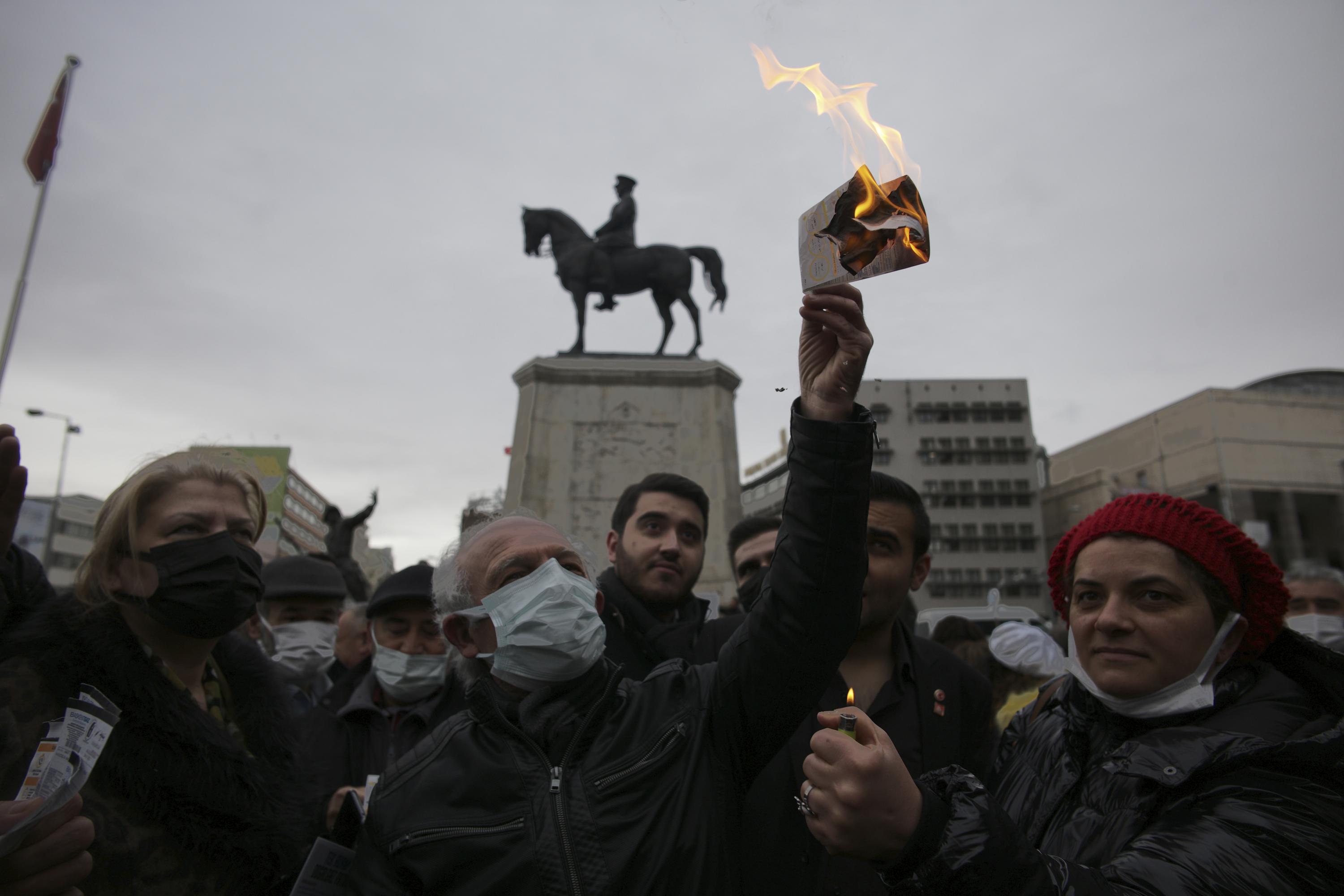 Turkey lowers taxes on basic foods to fight high inflation