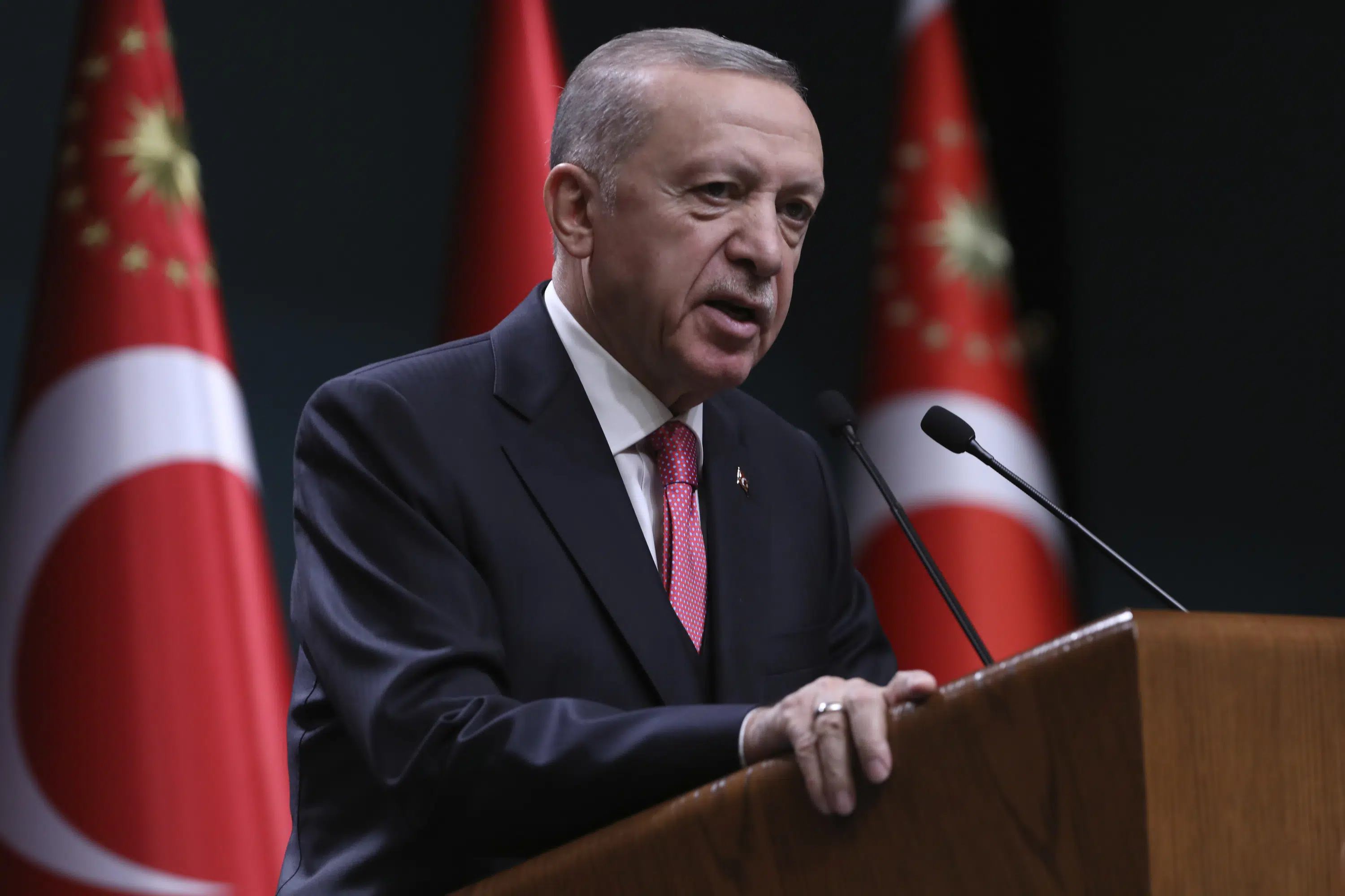 Erdoğan, kuralı uzatmak istediği için seçim tarihini 14 Mayıs olarak belirledi.