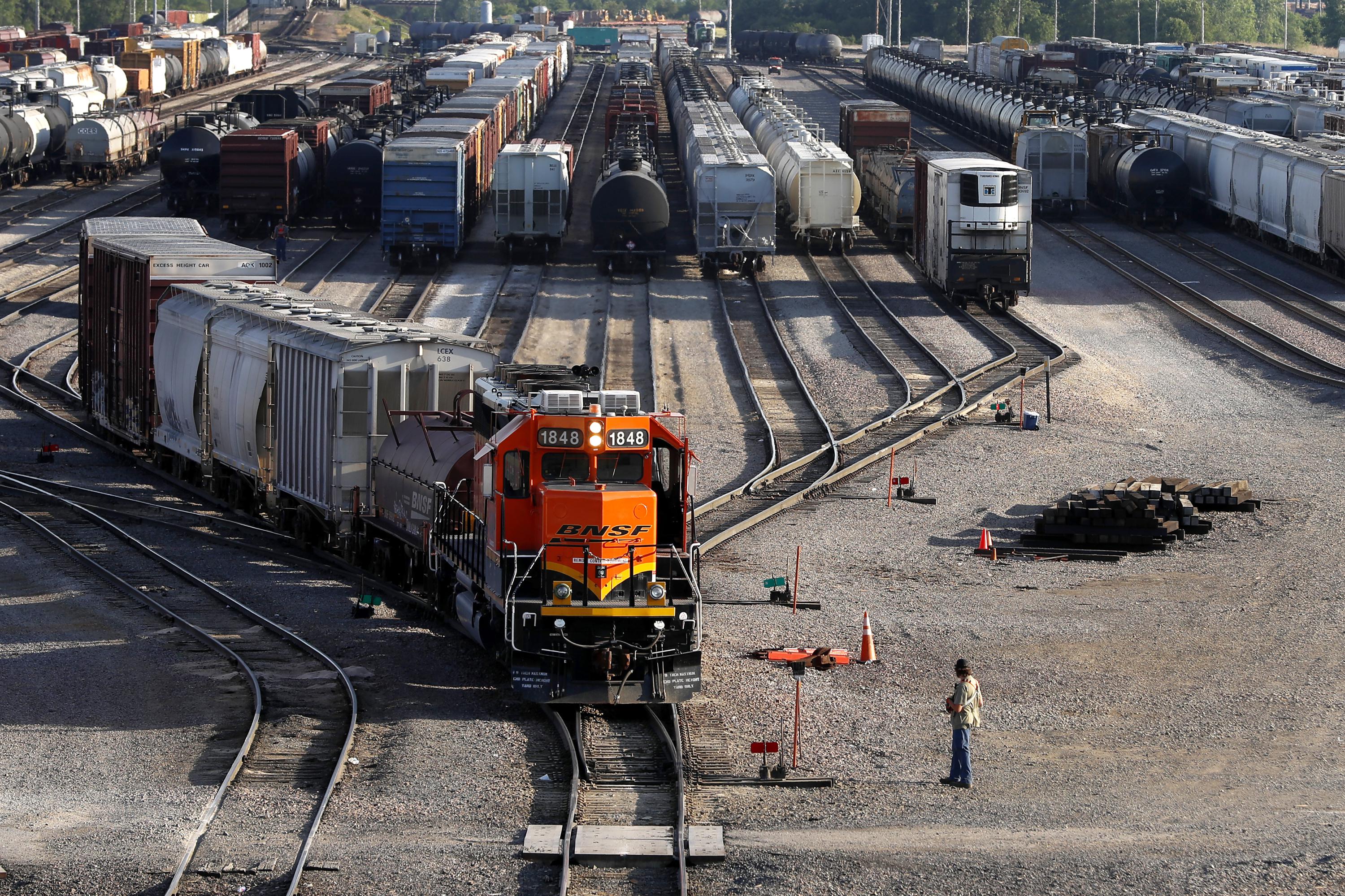 The Filthy Emissions of Railroad Locomotives—and the Rail Unions Sounding  the Alarm - The American Prospect