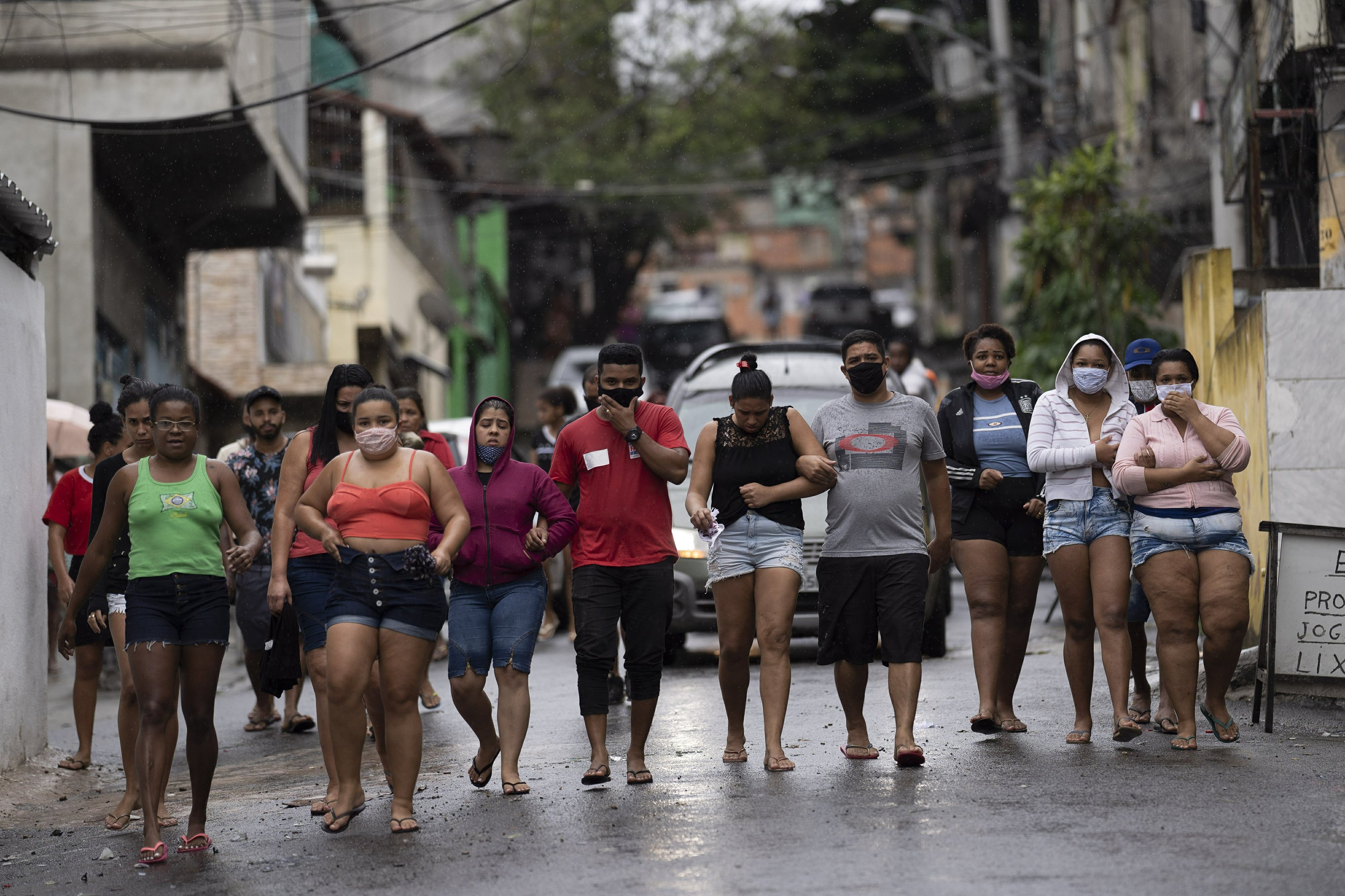 10 Dead In Gunbattles During Police Raid On Rio Slum Complex Ap News