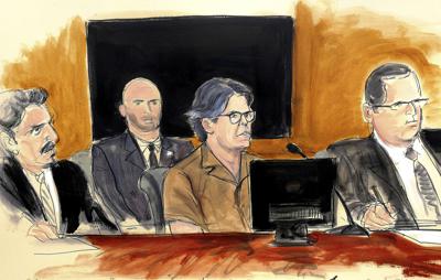 ARCHIVO - En este boceto de la sala del tribunal del 13 de abril de 2018, Keith Raniere, en el centro, asiste a una audiencia en la corte en el distrito de Brooklyn de Nueva York. (Elizabeth Williams vía AP, Archivo)