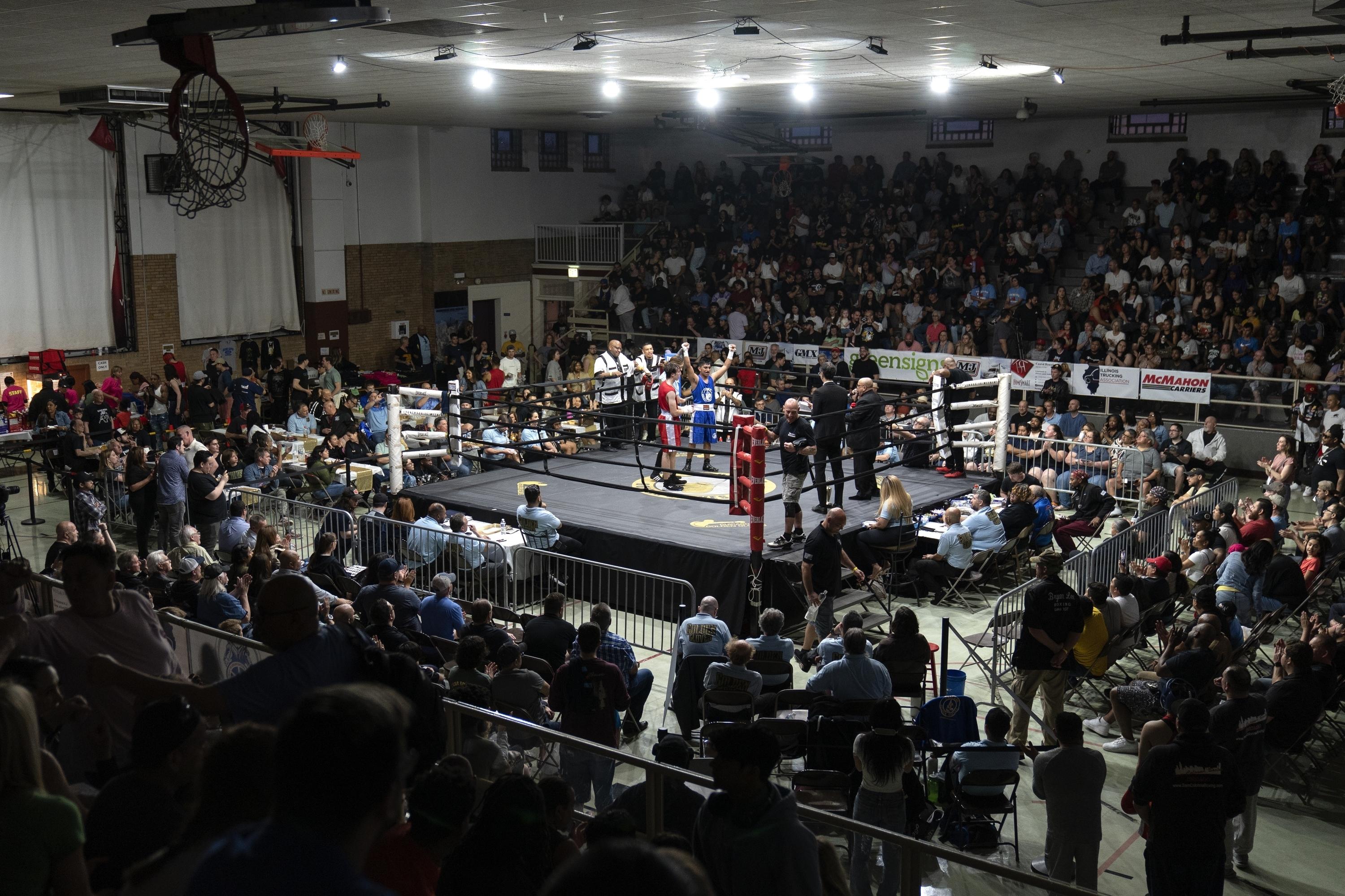 Key dates in 100 years of Golden Gloves boxing in Chicago AP News