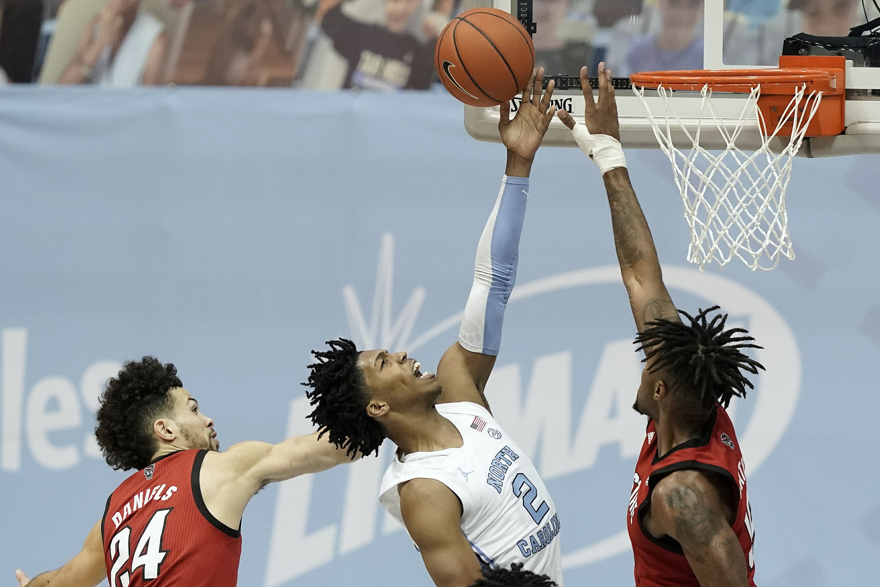 Sharpe, Bacot lead Tar Heels over North Carolina State 86-76 - Vimarsana News
