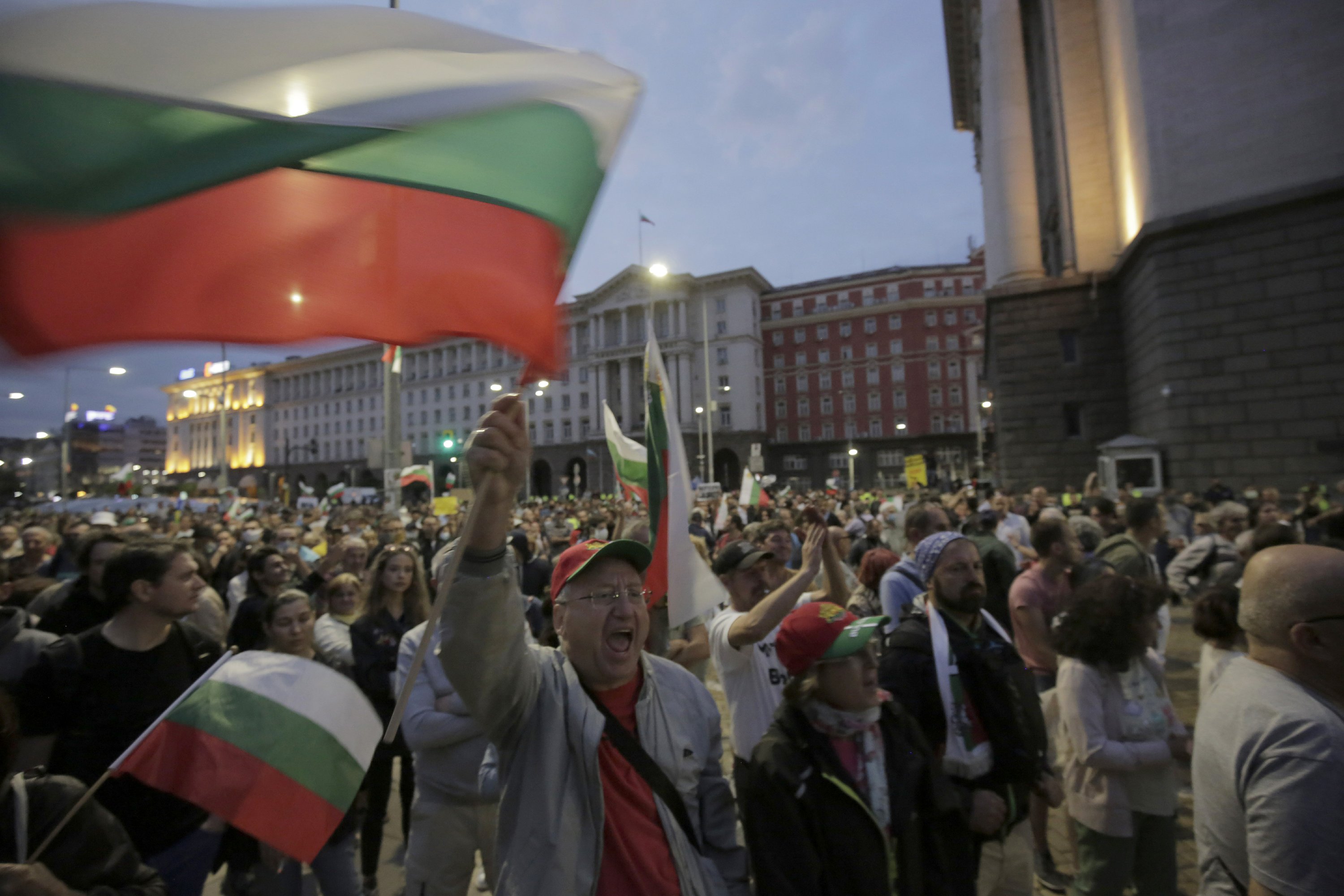 Bulgaria PM replaces justice minister amid protests