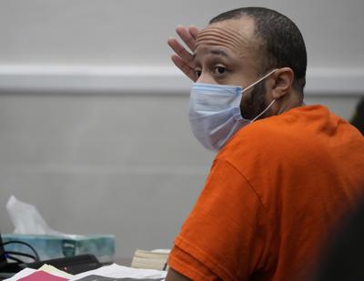 Darrell Brooks durante su juicio en el tribunal del condado de Waukesha, Wisconsin, el miércoles 26 de octubre de 2022. (Mike De Sisti/Milwaukee Journal-Sentinel via AP, Pool)