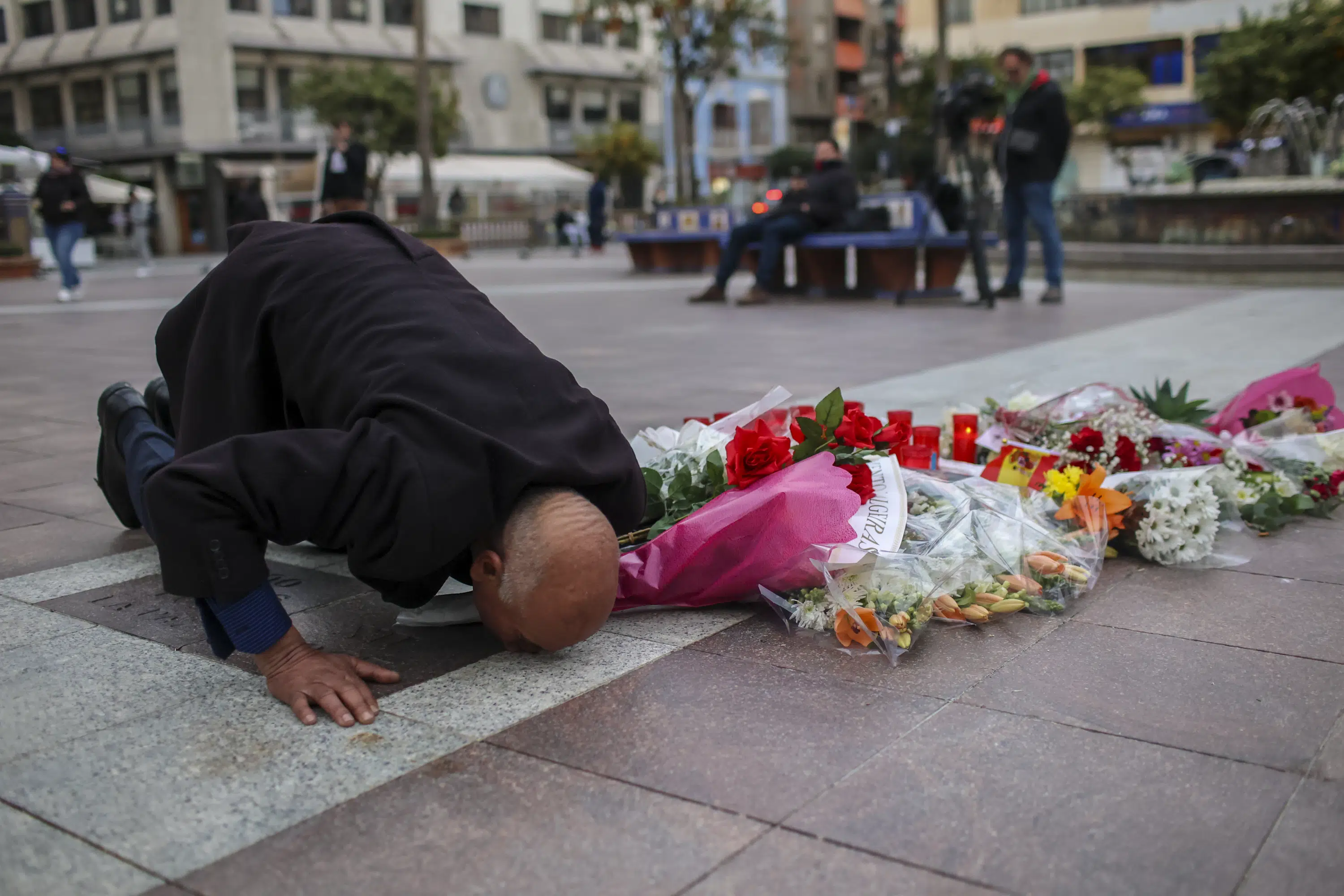 Spain: Police raid home of suspect in church machete attacks - The Associated Press