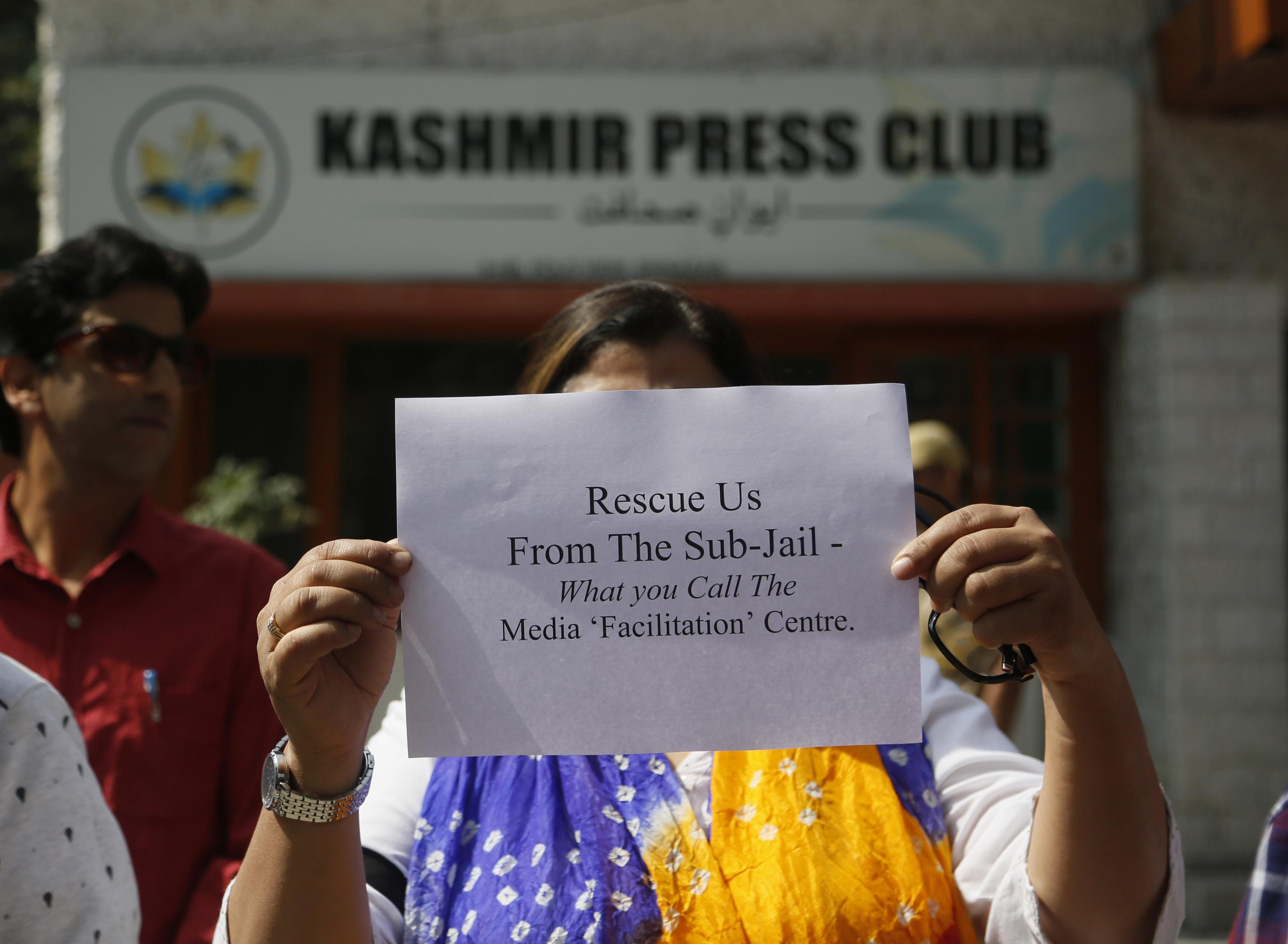 Kashmir Journalists Accuse Indian Police Of Muzzling Press Ap News