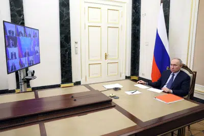 El presidente ruso Vladímir Putin preside una reunión del Consejo de Seguridad el viernes 31 de marzo de 2023, en Moscú, Rusia. (Gavriil Grigorov, Sputnik, Kremlin foto compartida vía AP)