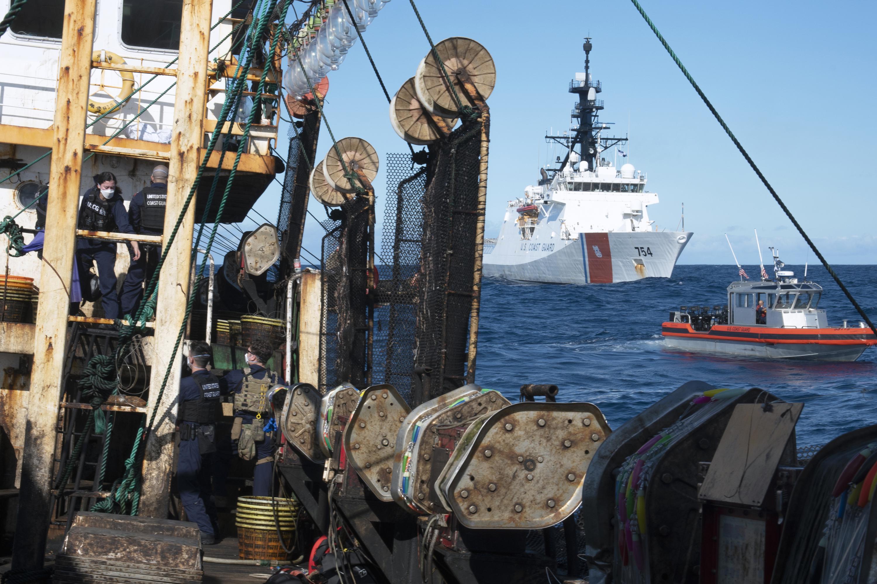 China fishing fleet defied U.S. in standoff on the high seas