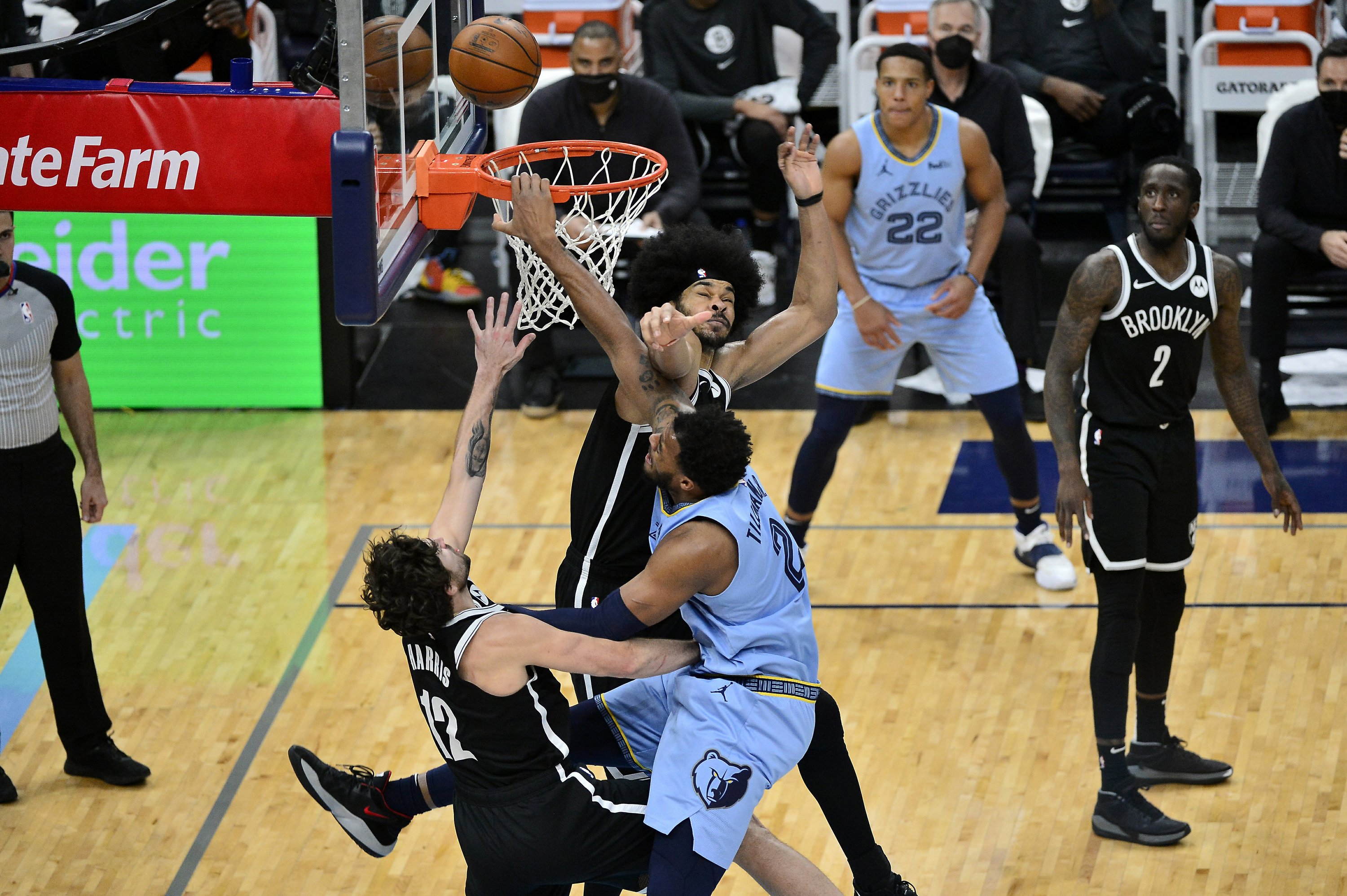 Brooks leads Grizzlies to 1st home victory 115110 over Nets