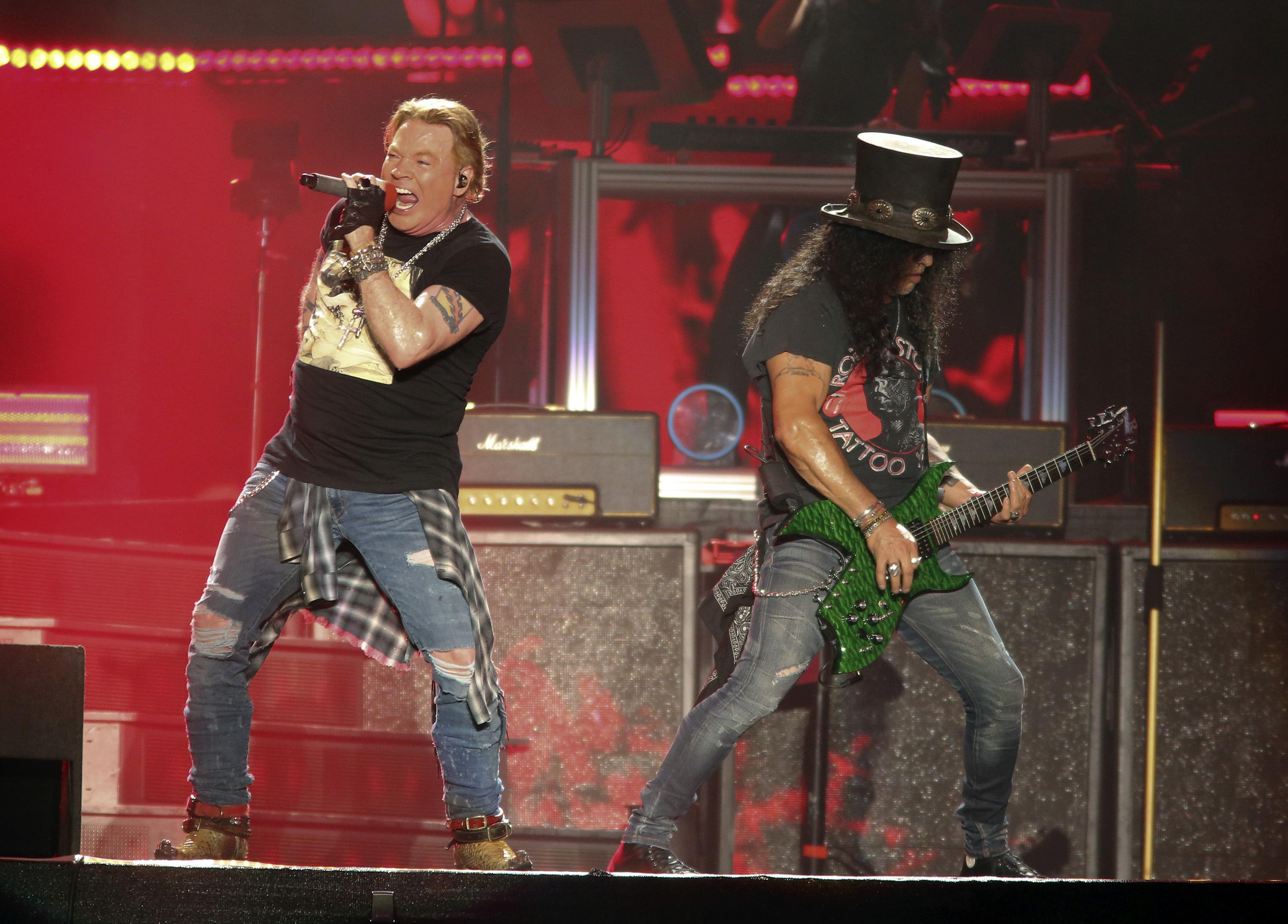 Guns N' Roses se apresenta com formação original e 'novo' Axl