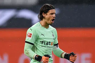 imponer músculo mezcla Bayern signs Yann Sommer from Gladbach as Neuer replacement | AP News