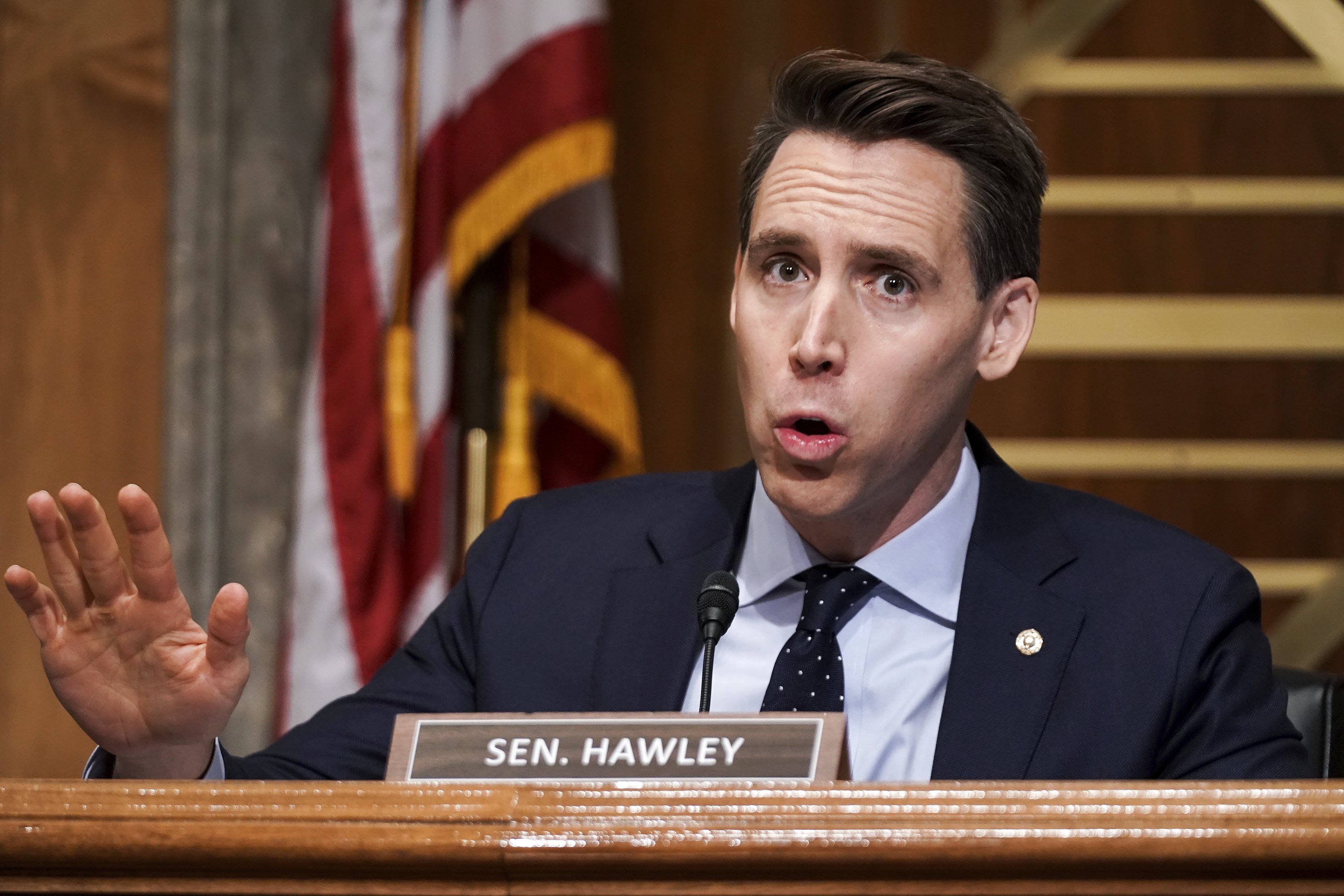 Casa Editorial No Publicar Libro Del Senador Josh Hawley