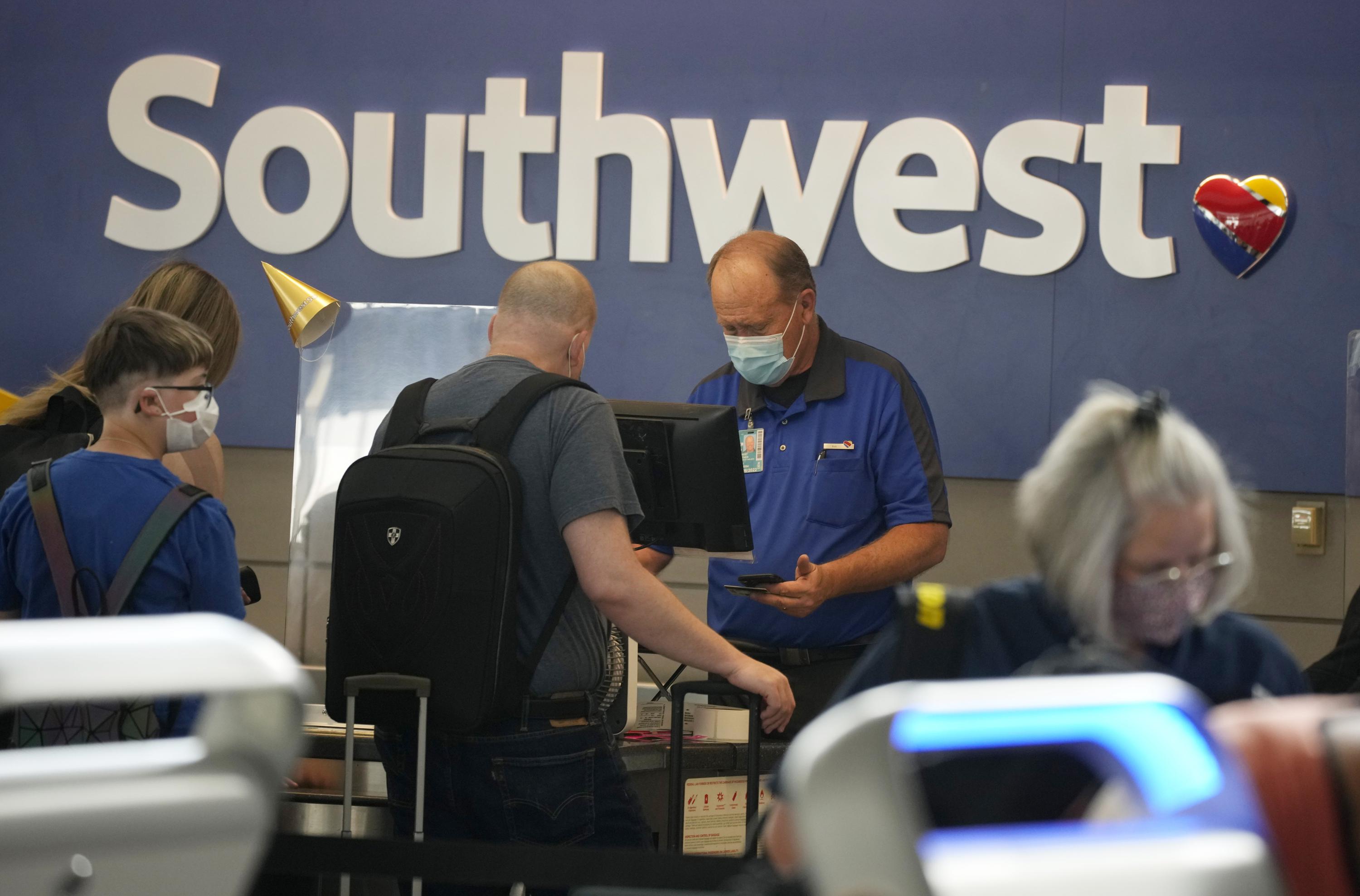 Southwest Airlines plans to raise minimum pay to  an hour Southwest Airlines plans to raise minimum pay to  an hour