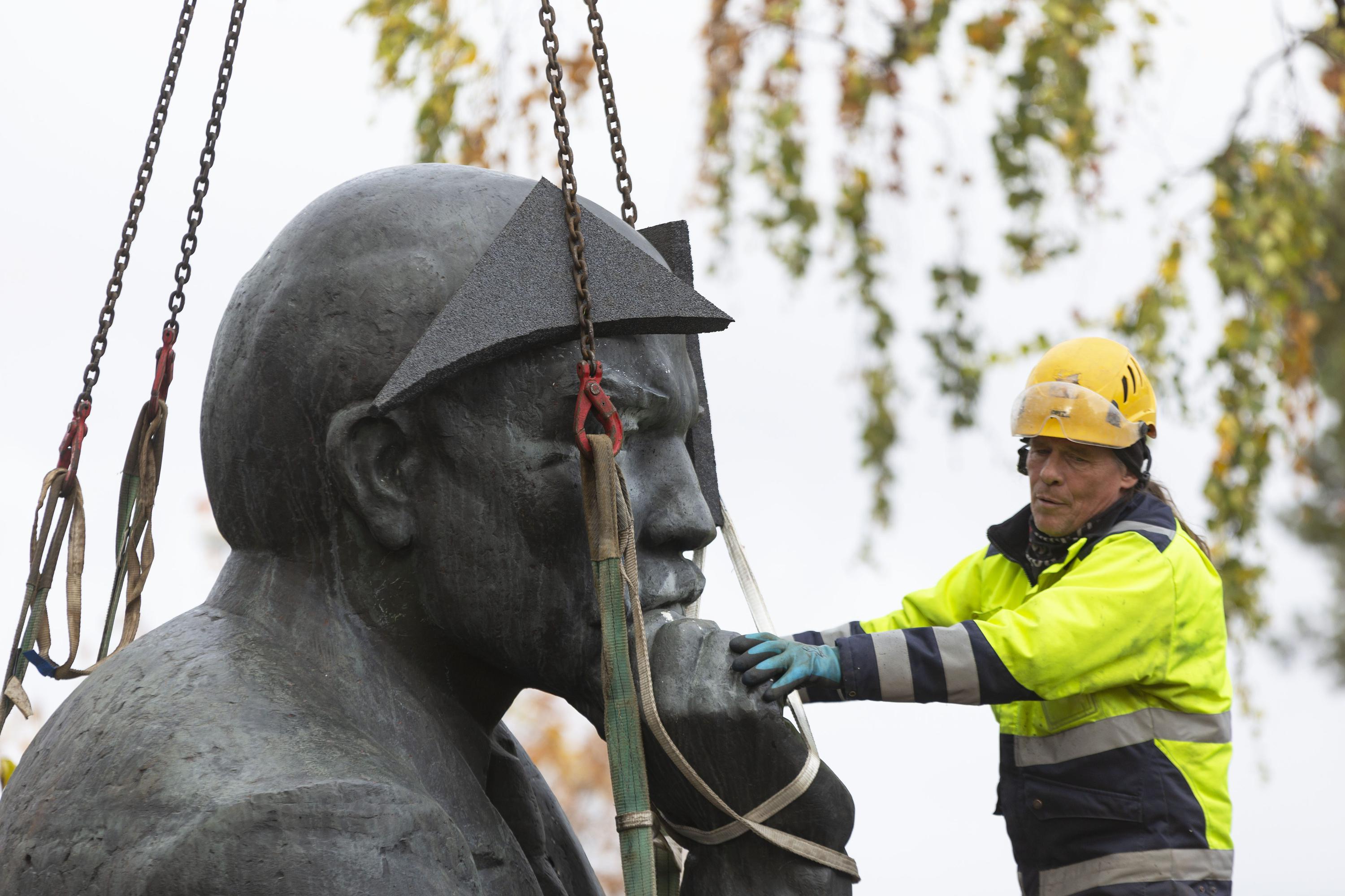 Фінське місто прибирає останню статую Леніна на загальний огляд