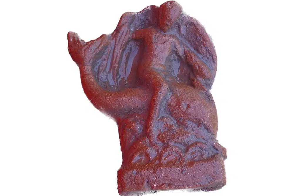 BEST FRIEND FOR THOUSANDS OF YEARS: Stunning ancient dolphin statuette from Greece found in Italy 🐬