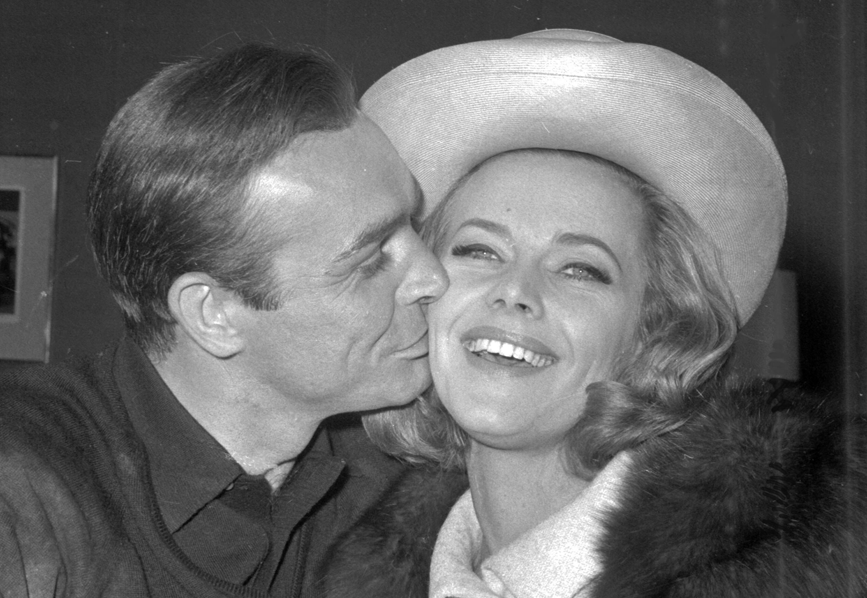 Honor Blackman Who Played Bonds Pussy Galore Dies At 94 