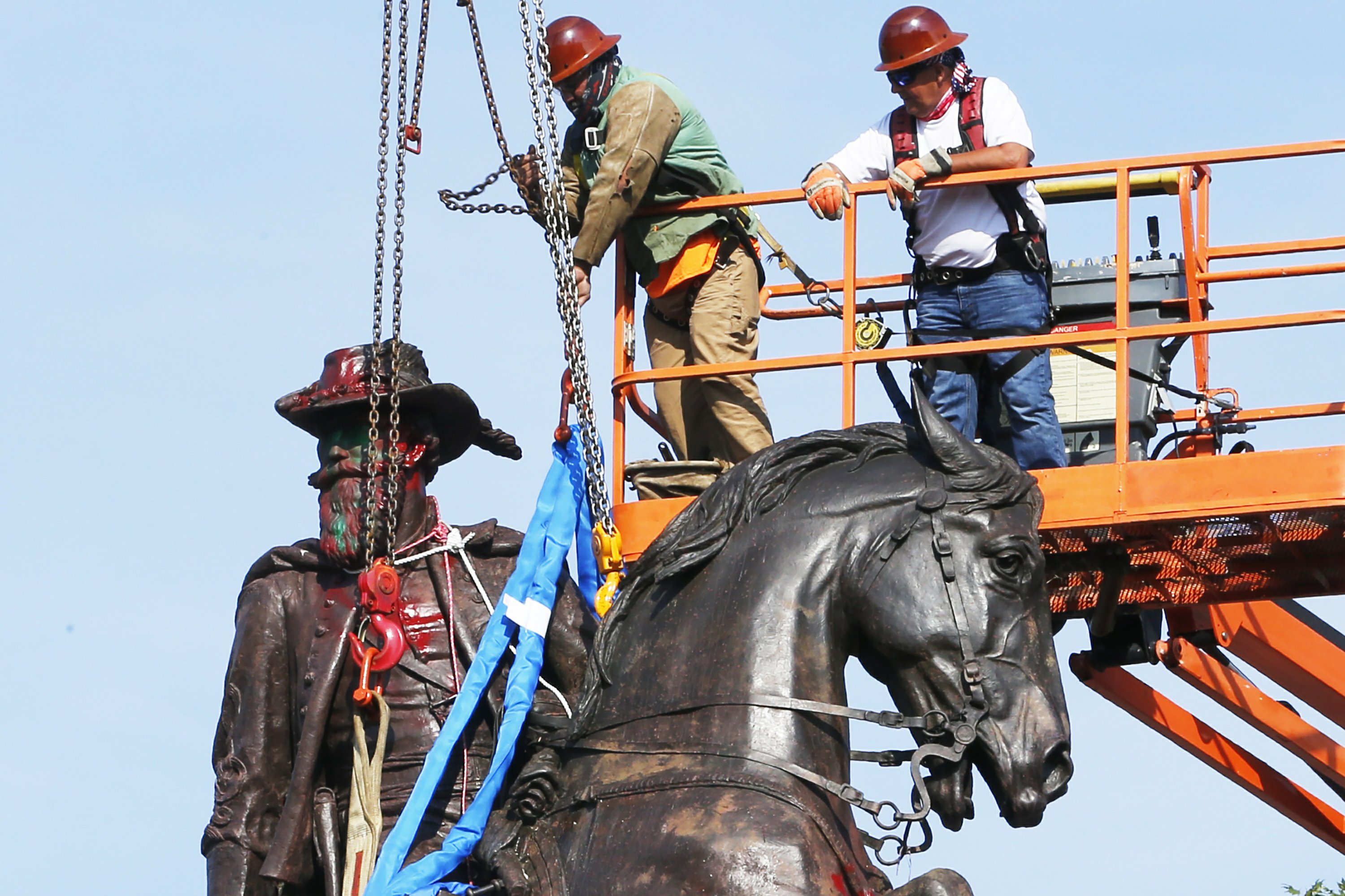 Richmond removes statue of Confederate Gen. J.E.B. Stuart AP News
