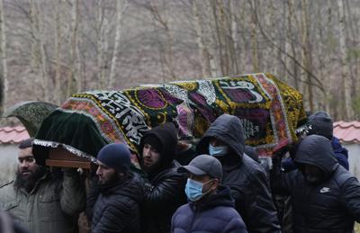 El funeral de un migrante fallecido en Bohoniki, Polonia, el 21 de noviembre del 2021. (Foto AP/Czarek Sokolowski)