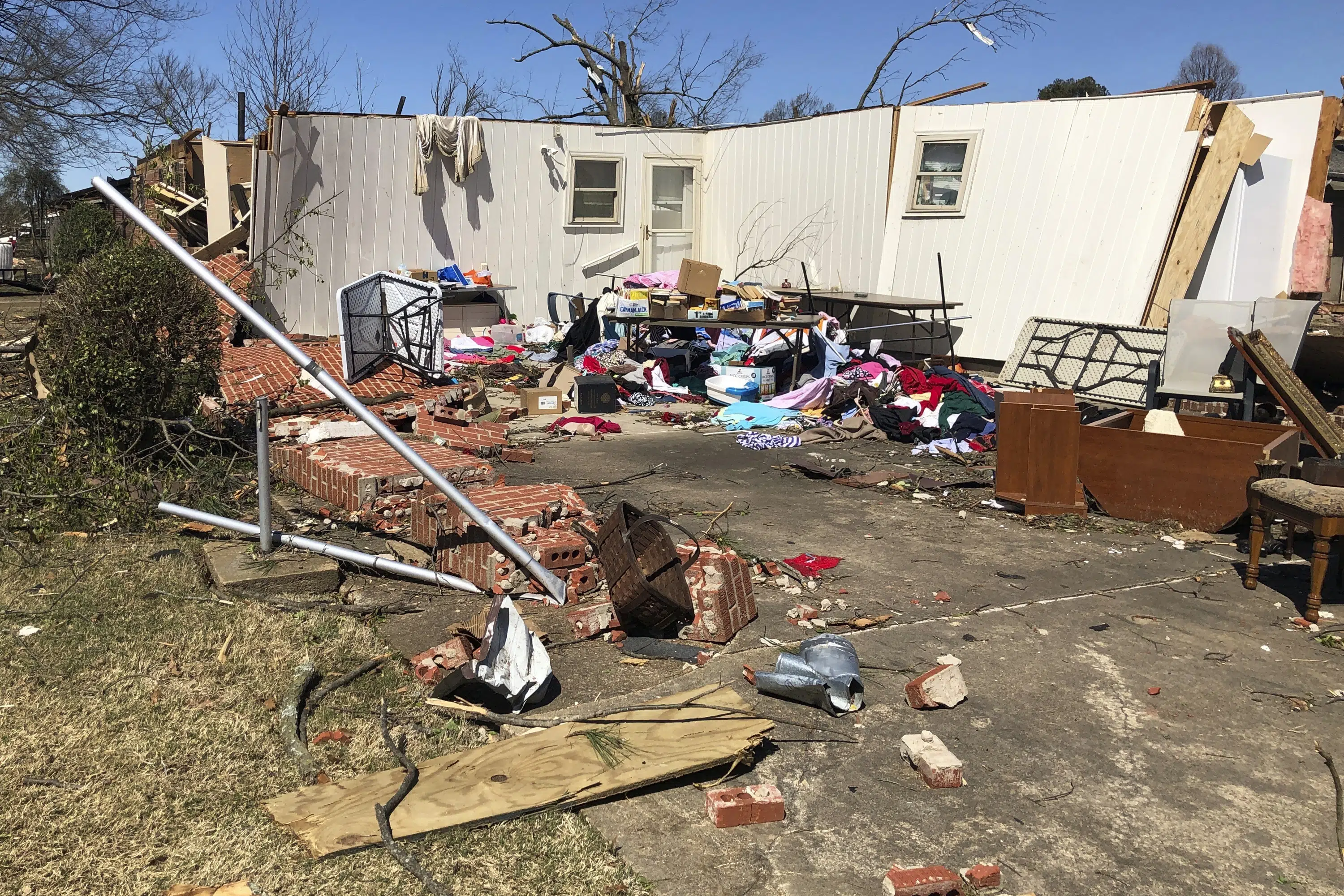 Watch Tornado survivors recount flying debris, destroyed buildings – US Latest News