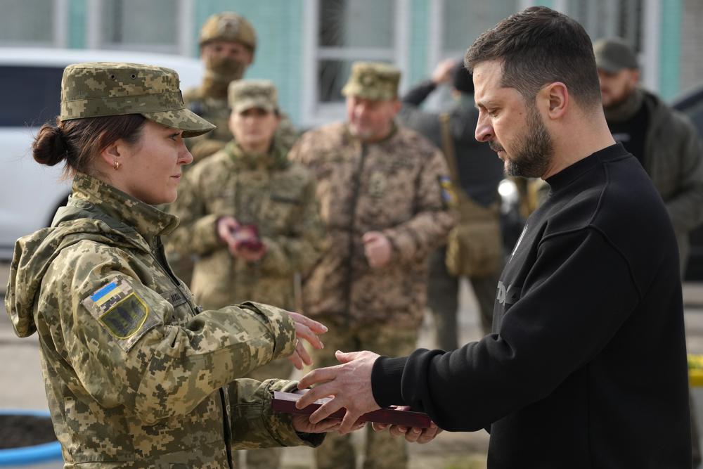 Ukraine by rail: Inside Zelenskyy’s campaign to buoy a nation at war (apnews.com)