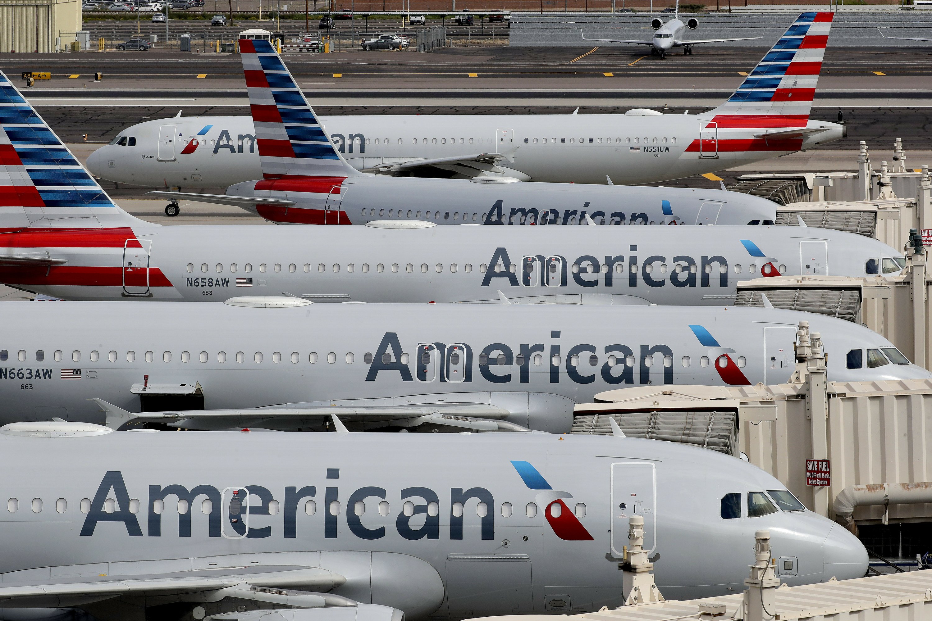 American and 4 other airlines reach loan agreements with US AP News