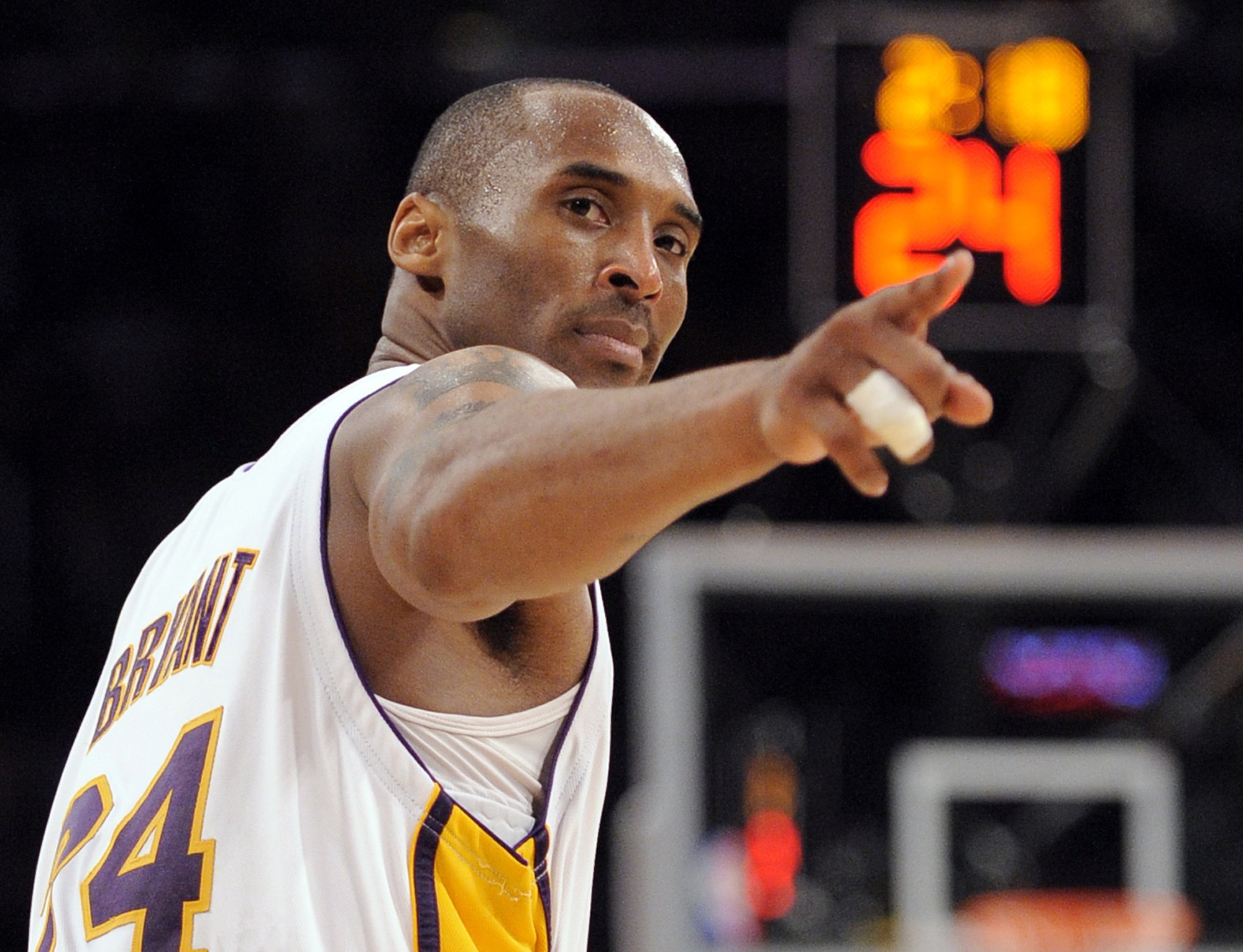 kobe bryant still playing basketball