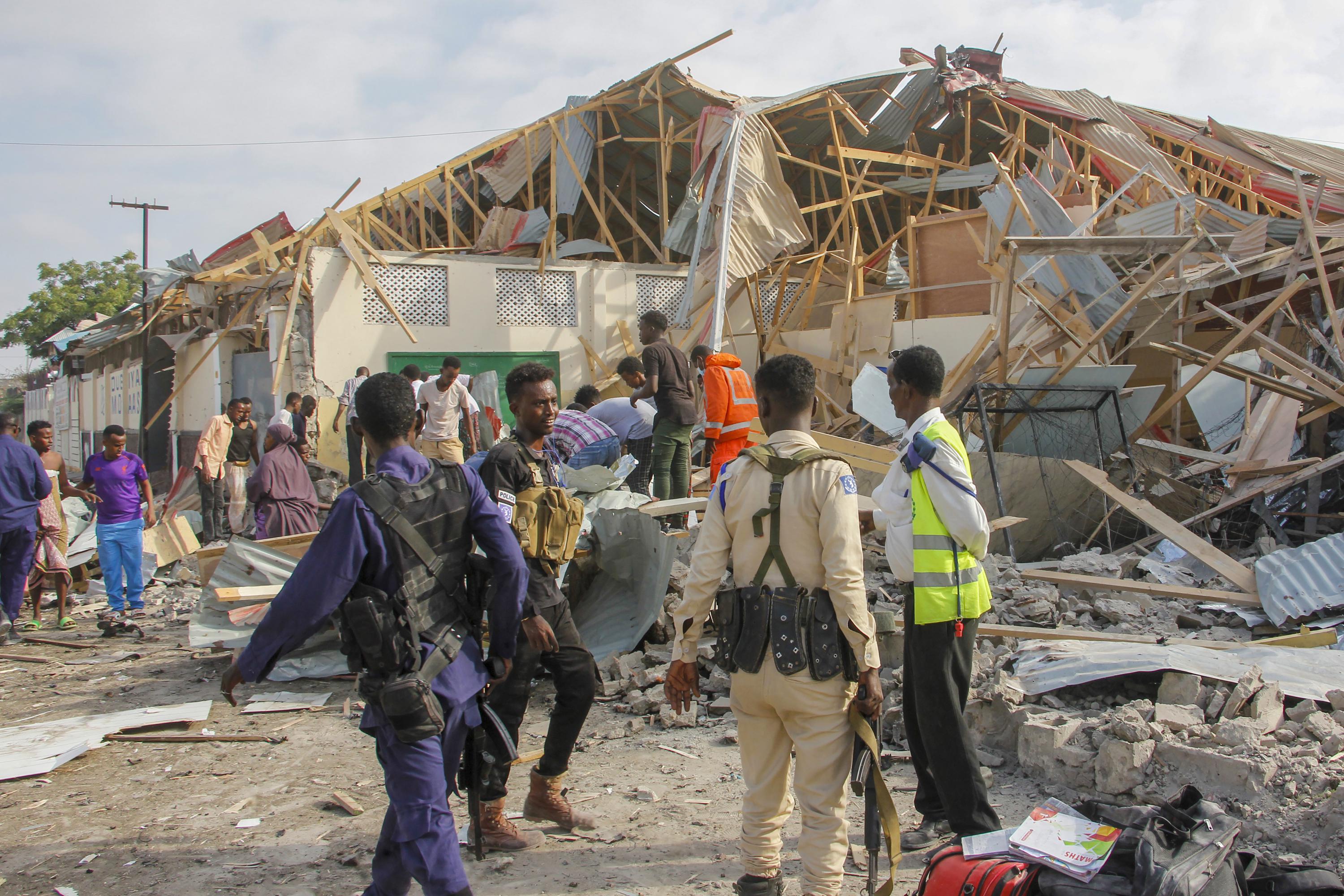 al-shabab-blast-by-school-in-somali-capital-kills-at-least-5-ap-news