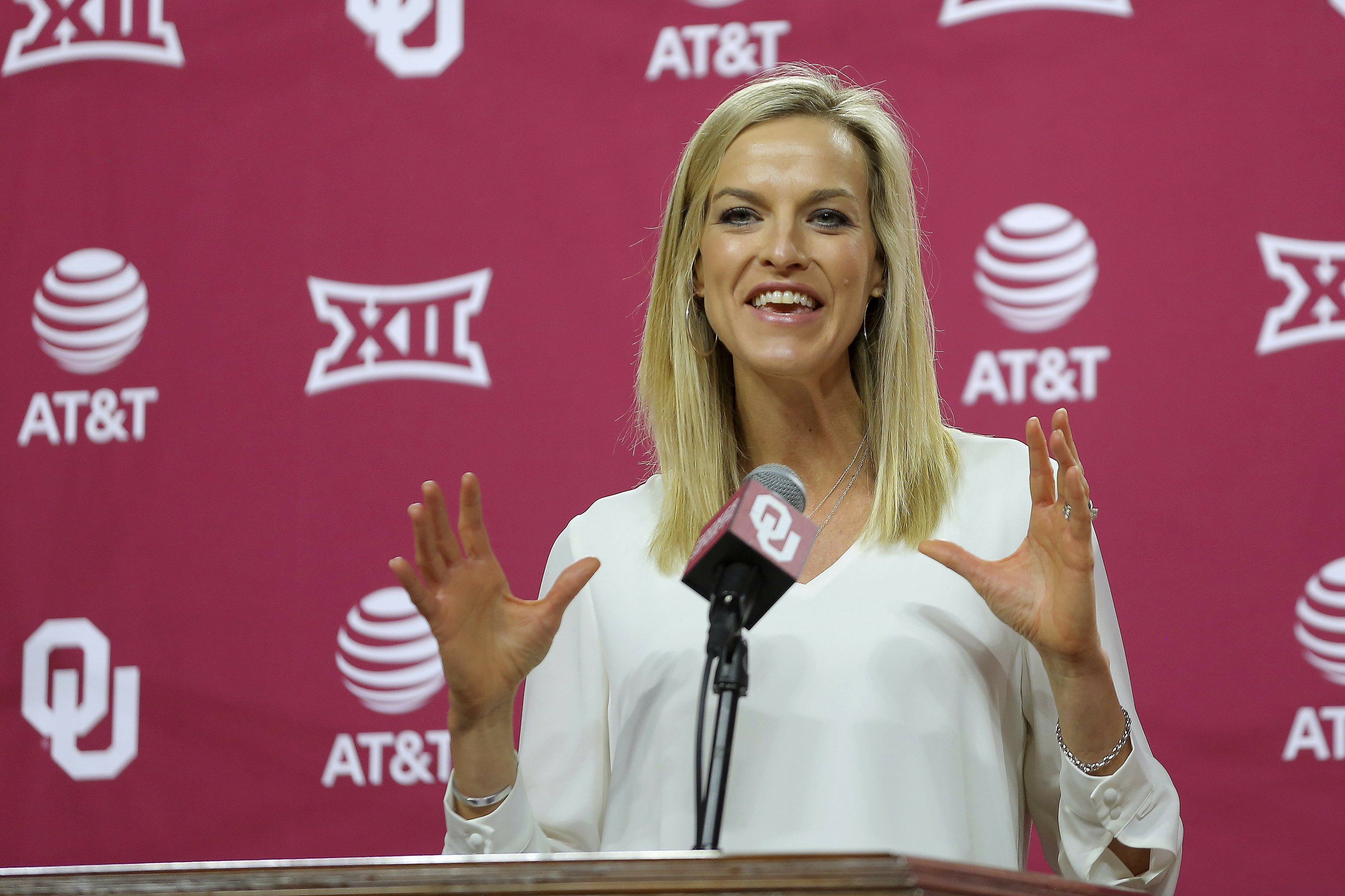 Baranczyk: Oklahoma women's hoops has championship potential | AP News