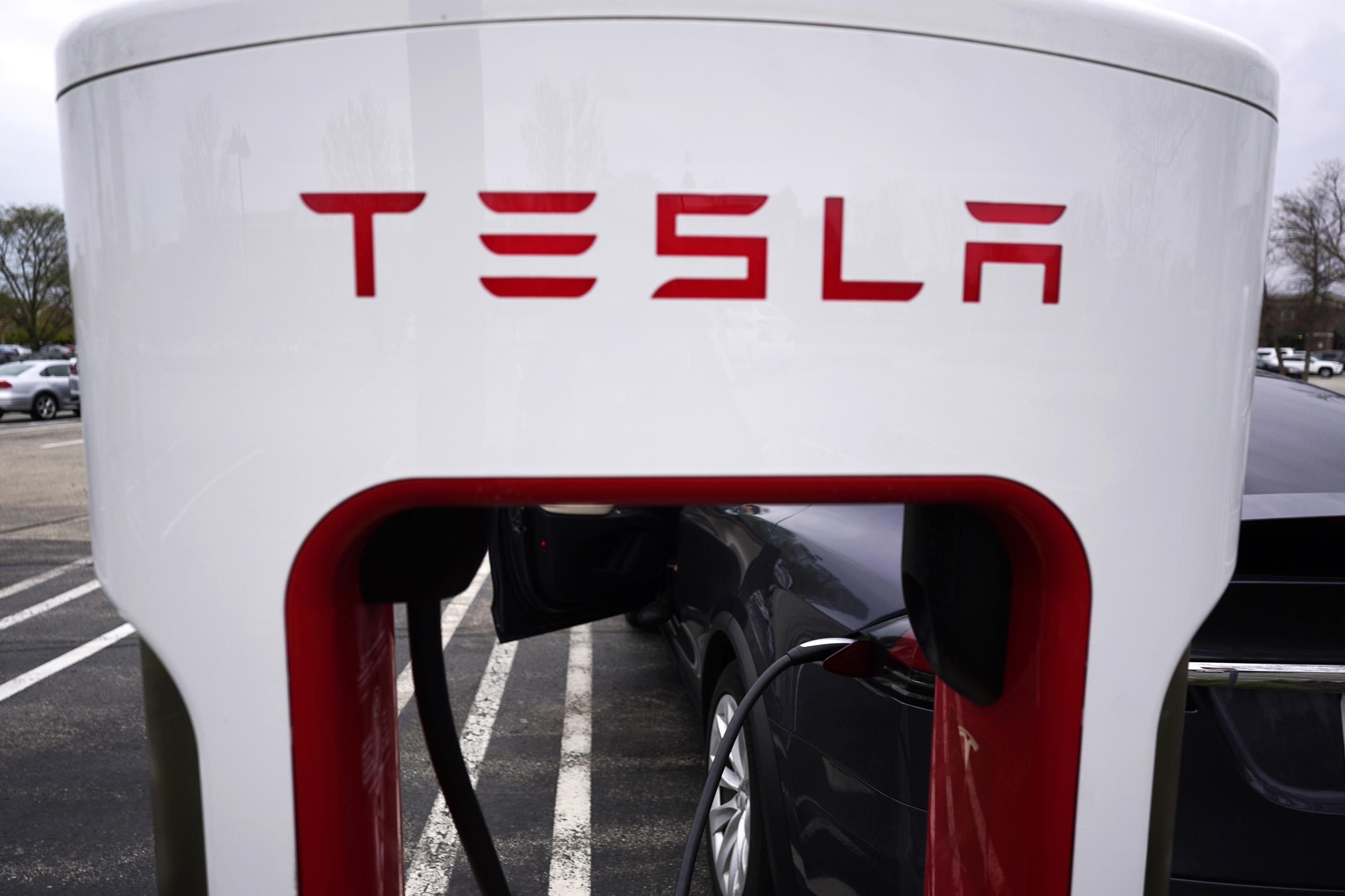 Autotrader's List of Best EVs Excludes Tesla, Which Should