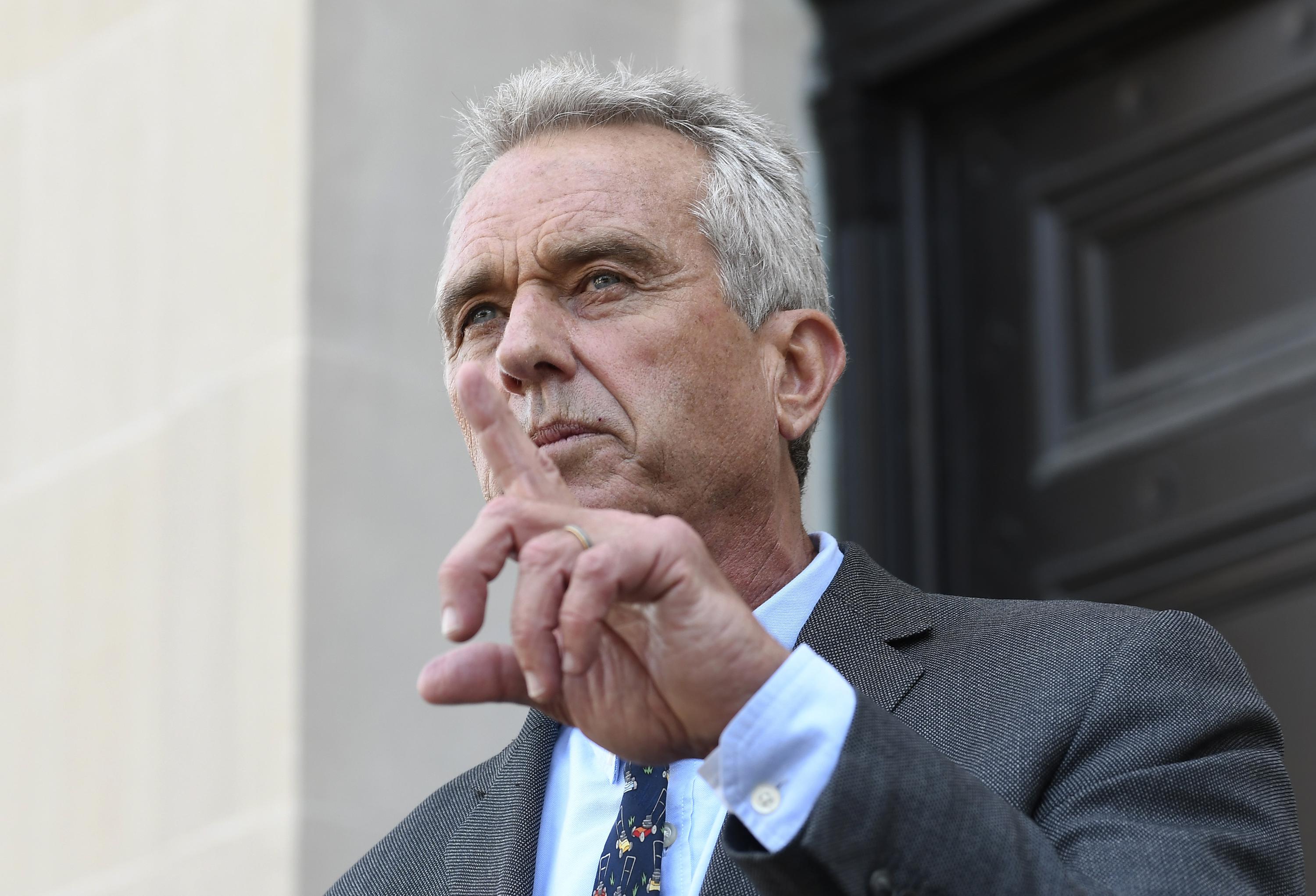 RFK Jr. apologizes after condemnation for Anne Frank comment AP News