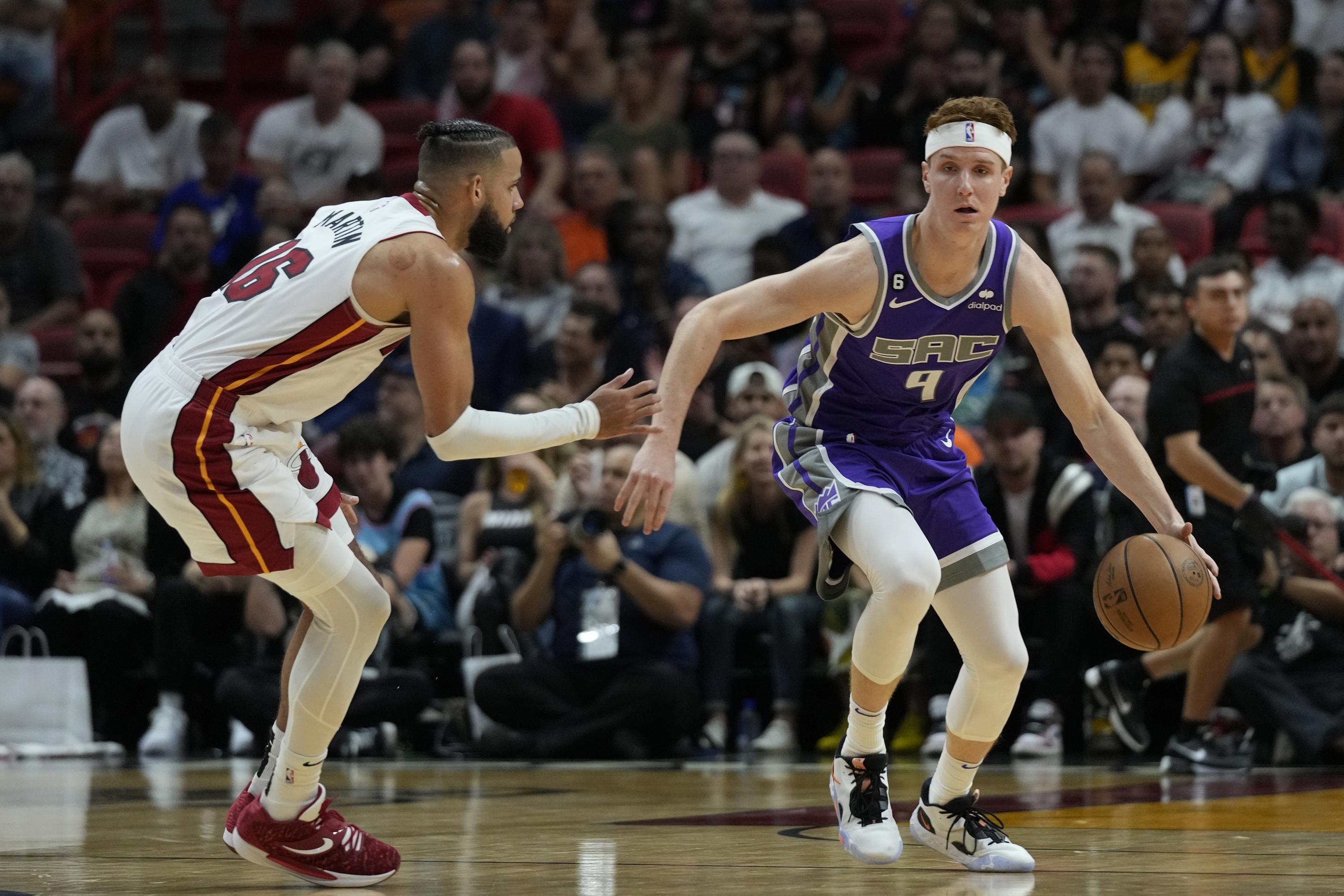 Herro's 3 with 1.8 seconds left lifts Heat by Kings, 110107 AP News