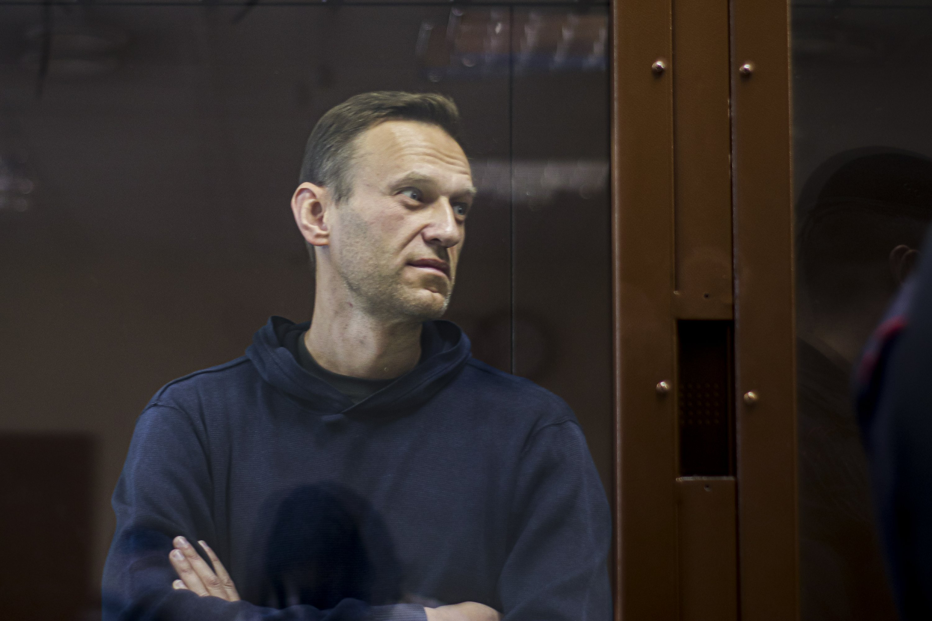 In a new tactic, Navalny’s supporters gather in courtyards