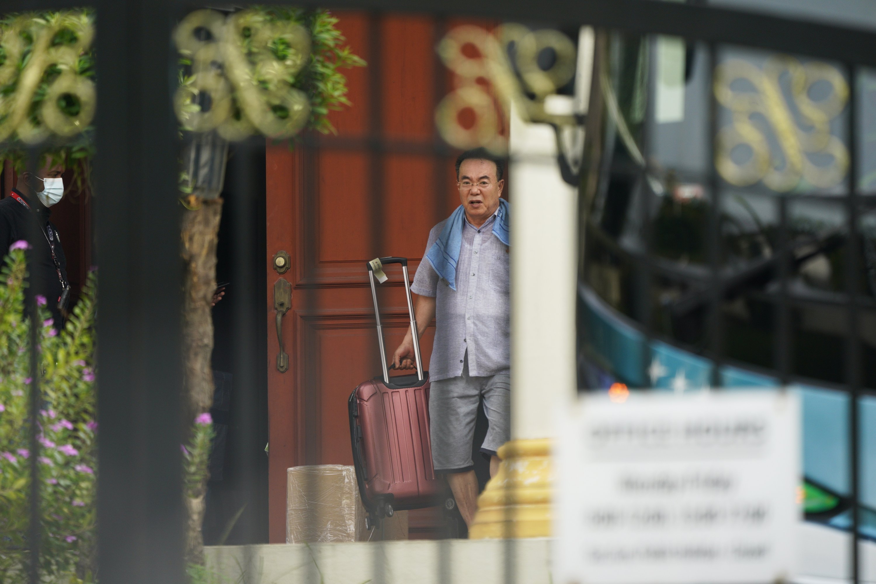 북한 외교관들은 관계가 끊어진 후 말레이시아를 떠난다