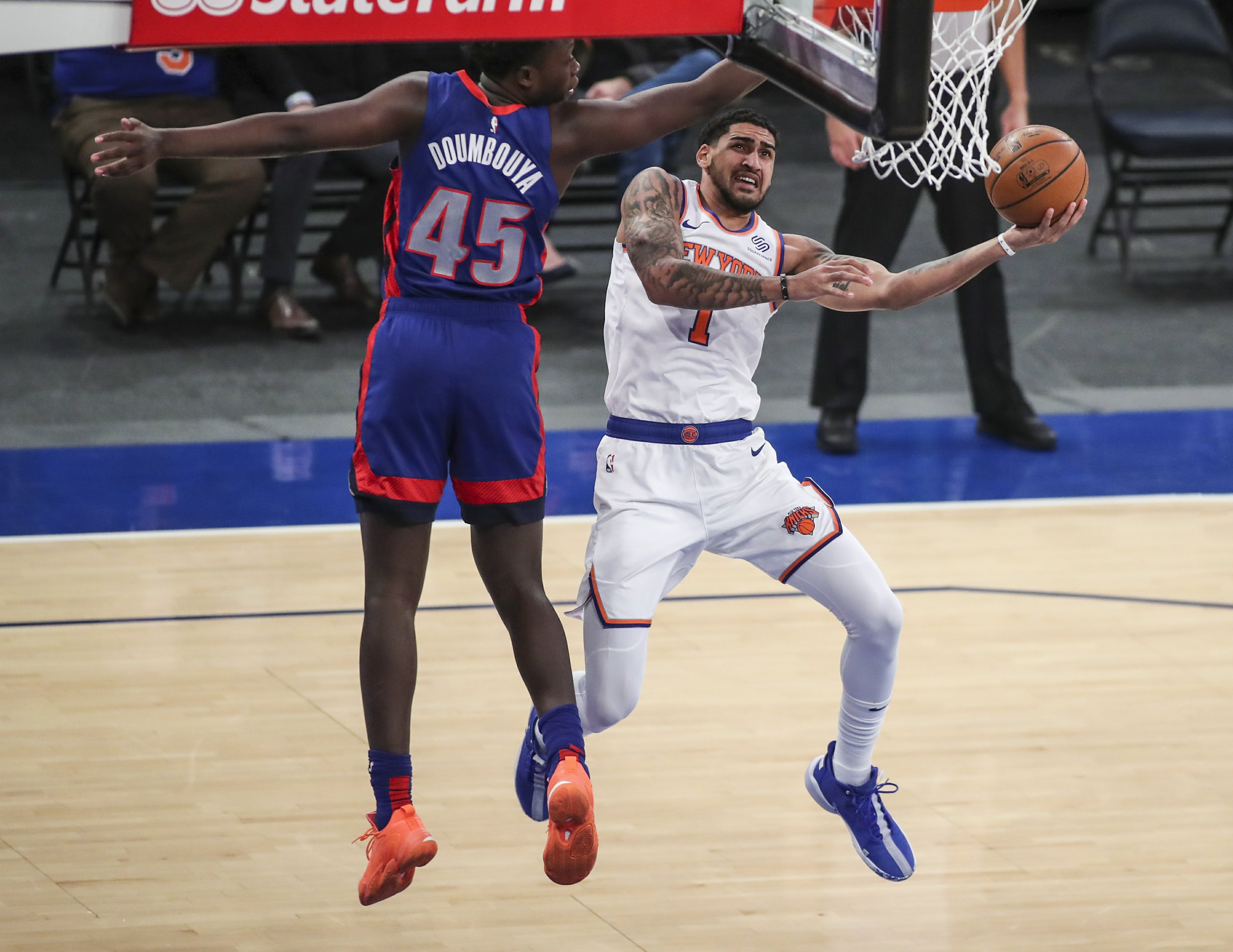 Knicks beat Pistons to go into All-Star break at 19-18
