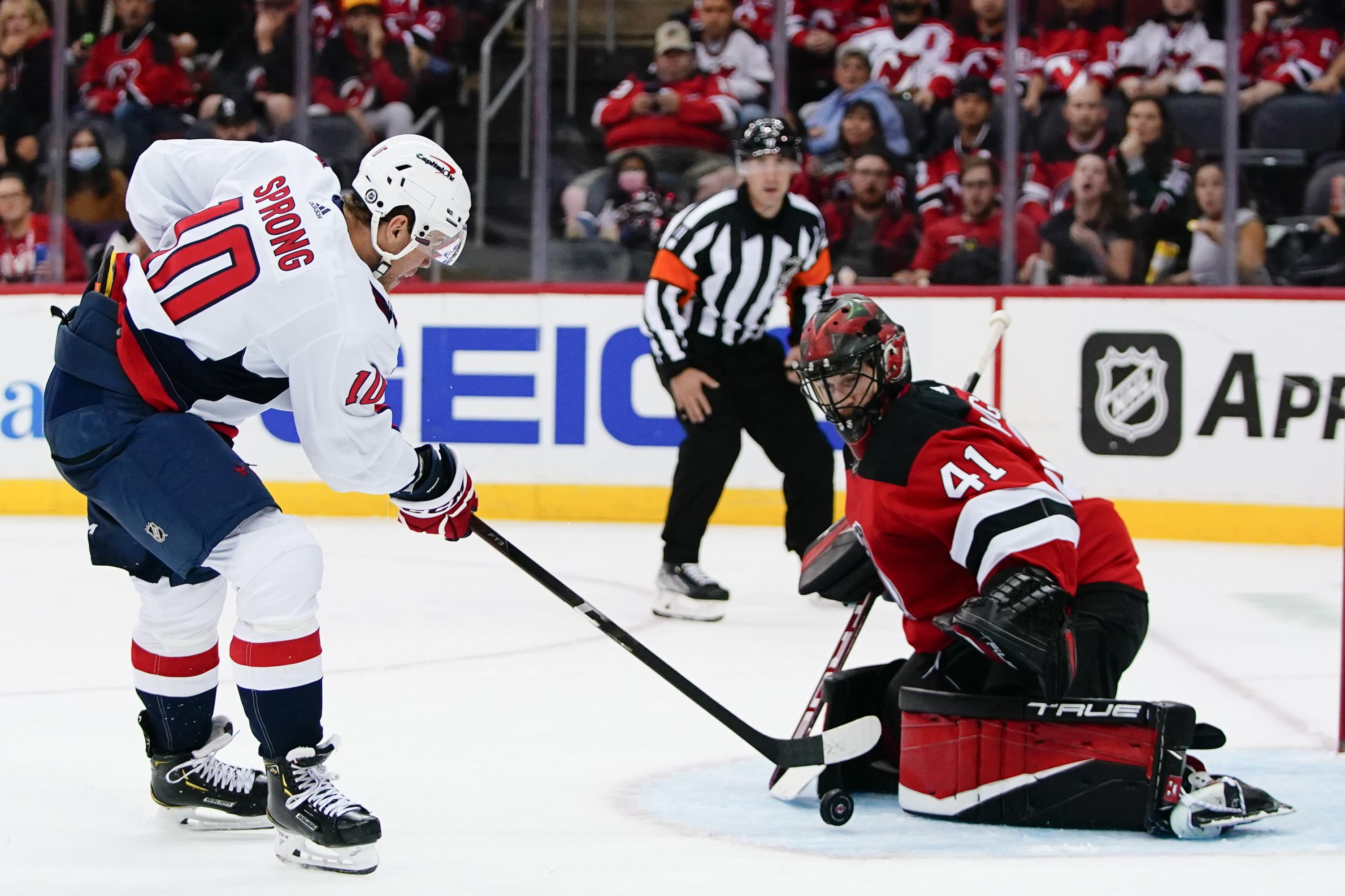 Capitals' Sprong has goal, assist in 4 