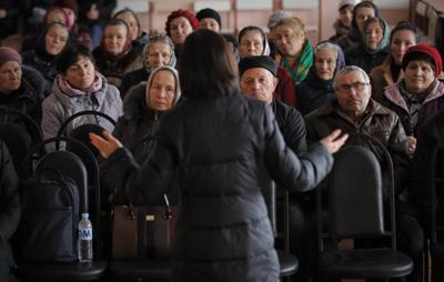 ARCHIVO- La presidenta de Moldavia, Maia Sandu, entonces líder de la alianza opositora ACUM, se dirige a la gente el 22 de febrero de 2019, durante un mitin electoral en Loganesti, Moldavia. (AP Foto/Vadim Ghirda, Archivo)