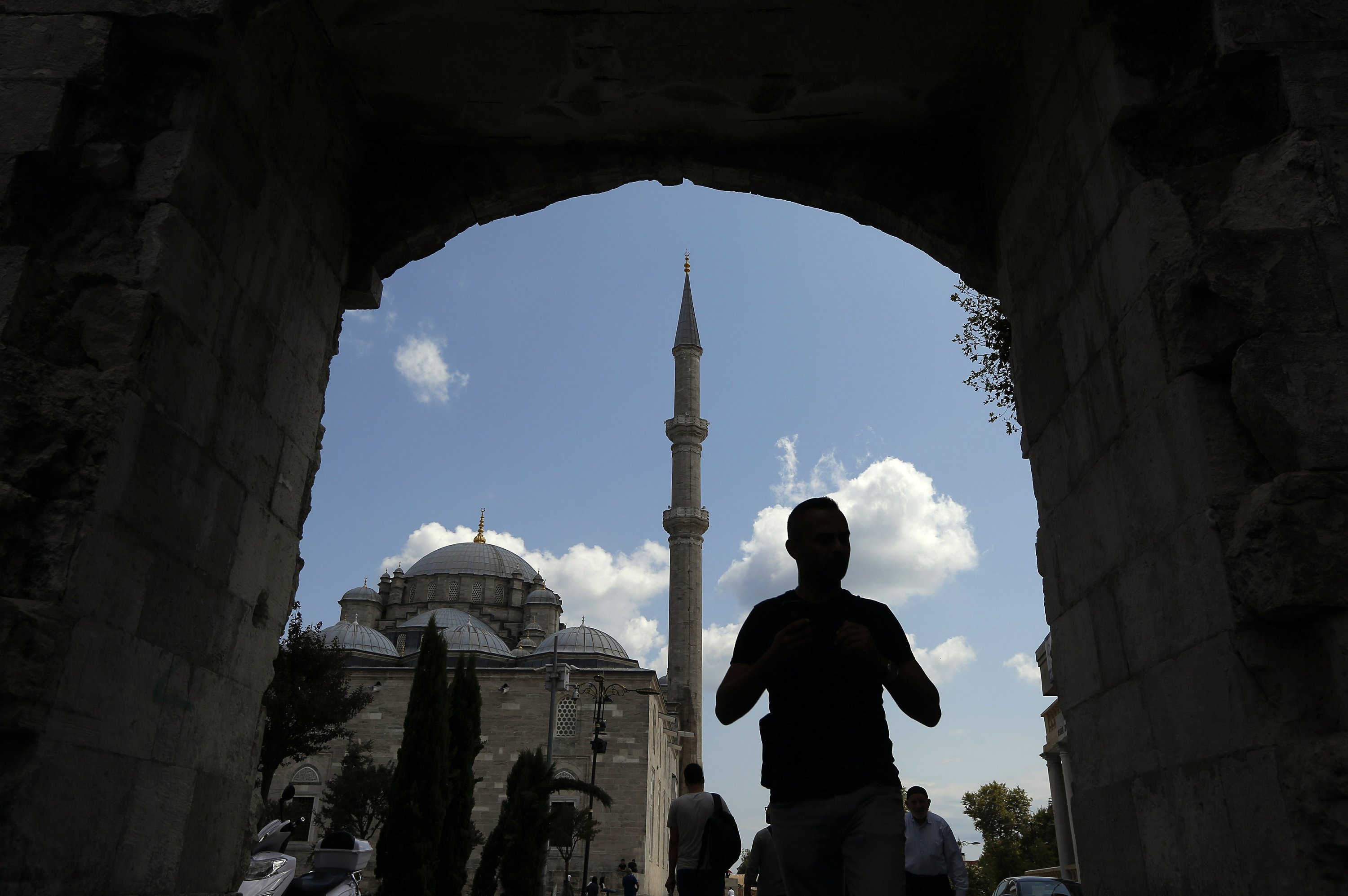 As warm welcome chills, Turkey clamps down on Syrians As warm welcome chills, Turkey clamps down on Syrians