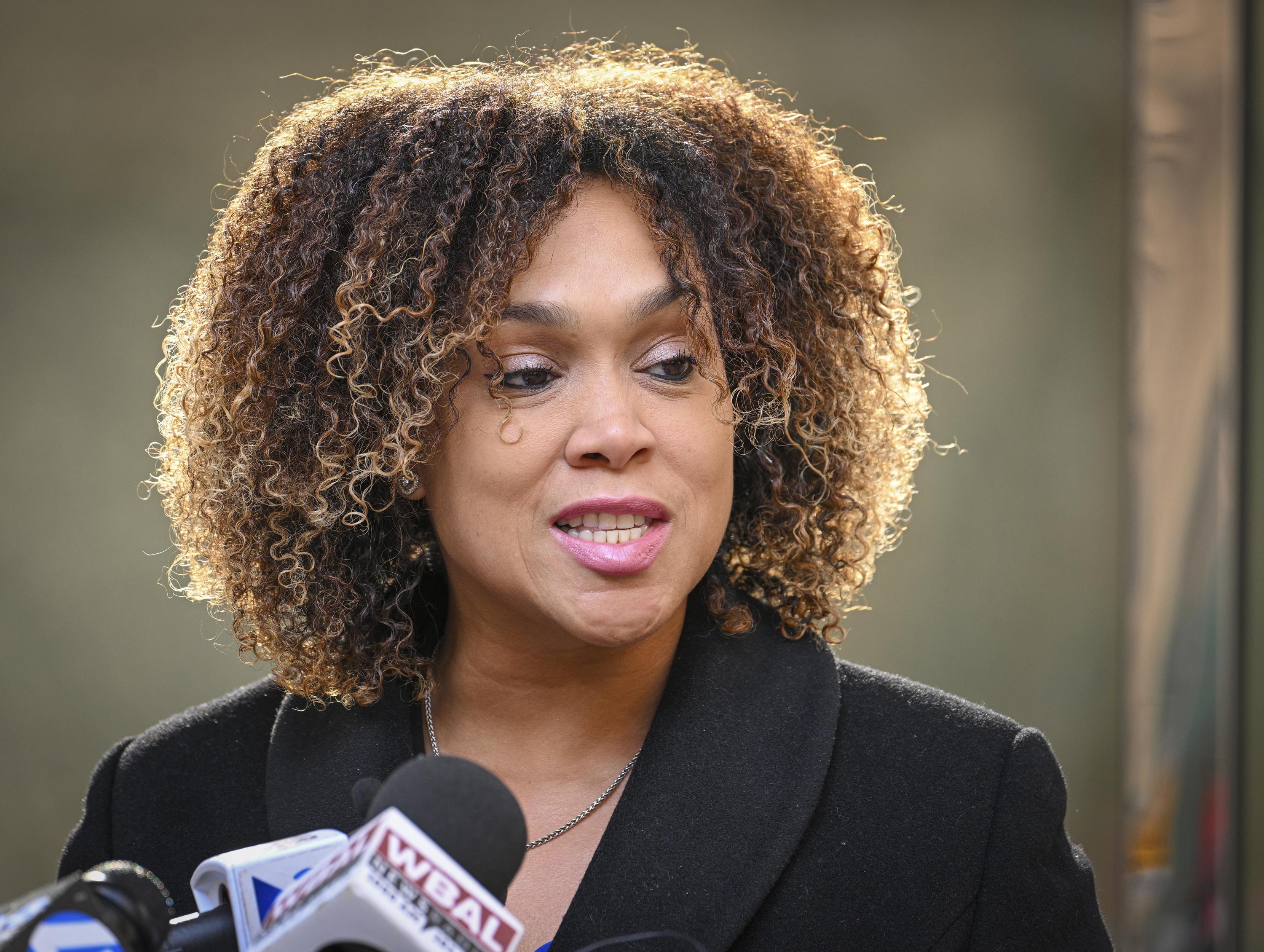 Lawyer outlines defense for indicted Baltimore prosecutor | AP News