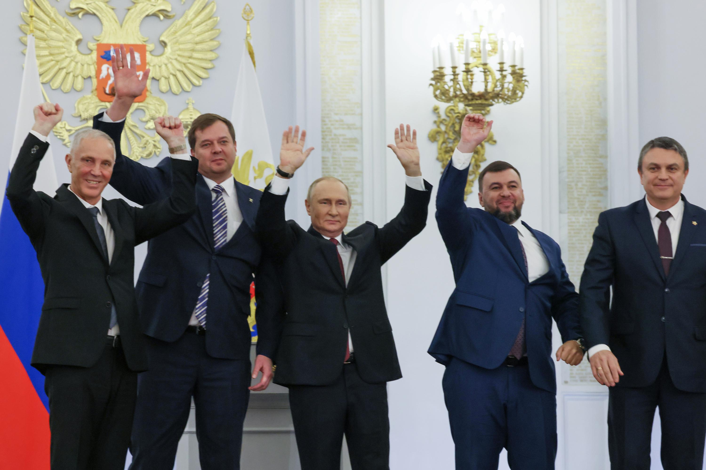 Putin illegally annexes Ukraine land; Kyiv seeks NATO entry - The Associated Press - en Español