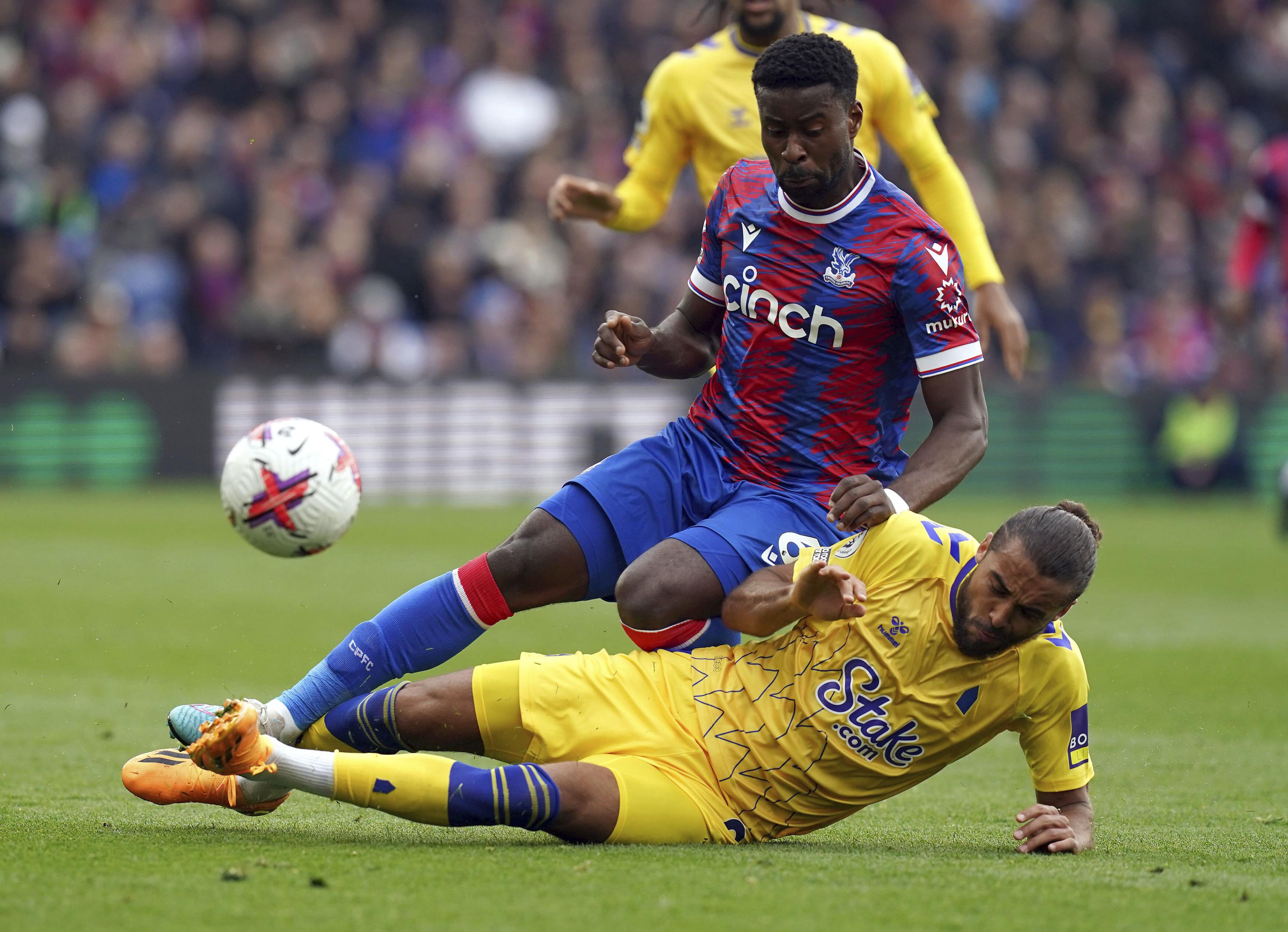 Everton slips into EPL relegation zone after draw at Palace | AP News