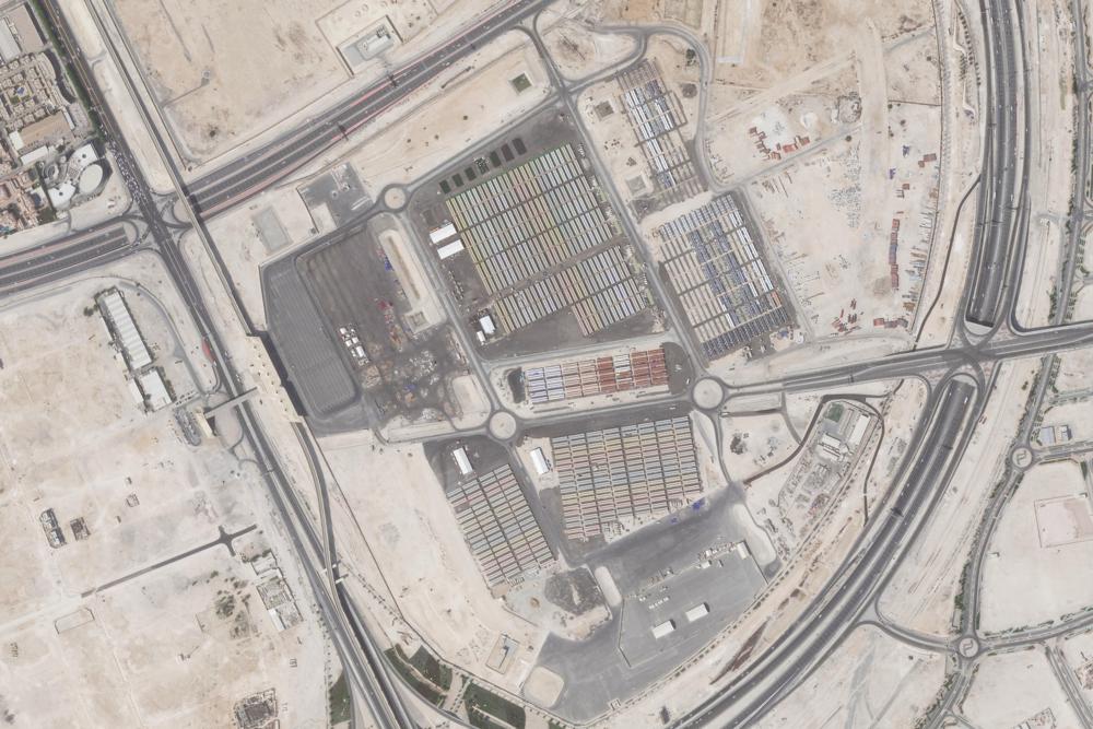 Esta foto satelital de Planet Labs PBC muestra Fan Village en Doha, Qatar, el 16 de octubre de 2022. Qatar, el miércoles 9 de noviembre de 2022, inauguró una aldea de fanáticos con 6,000 cabañas en un lote aislado cerca de sus aeropuertos, una oferta para vivienda hacia el extremo inferior de lo que está disponible para la próxima Copa del Mundo a pocos días de comenzar. (Planet Labs PBC a través de AP)