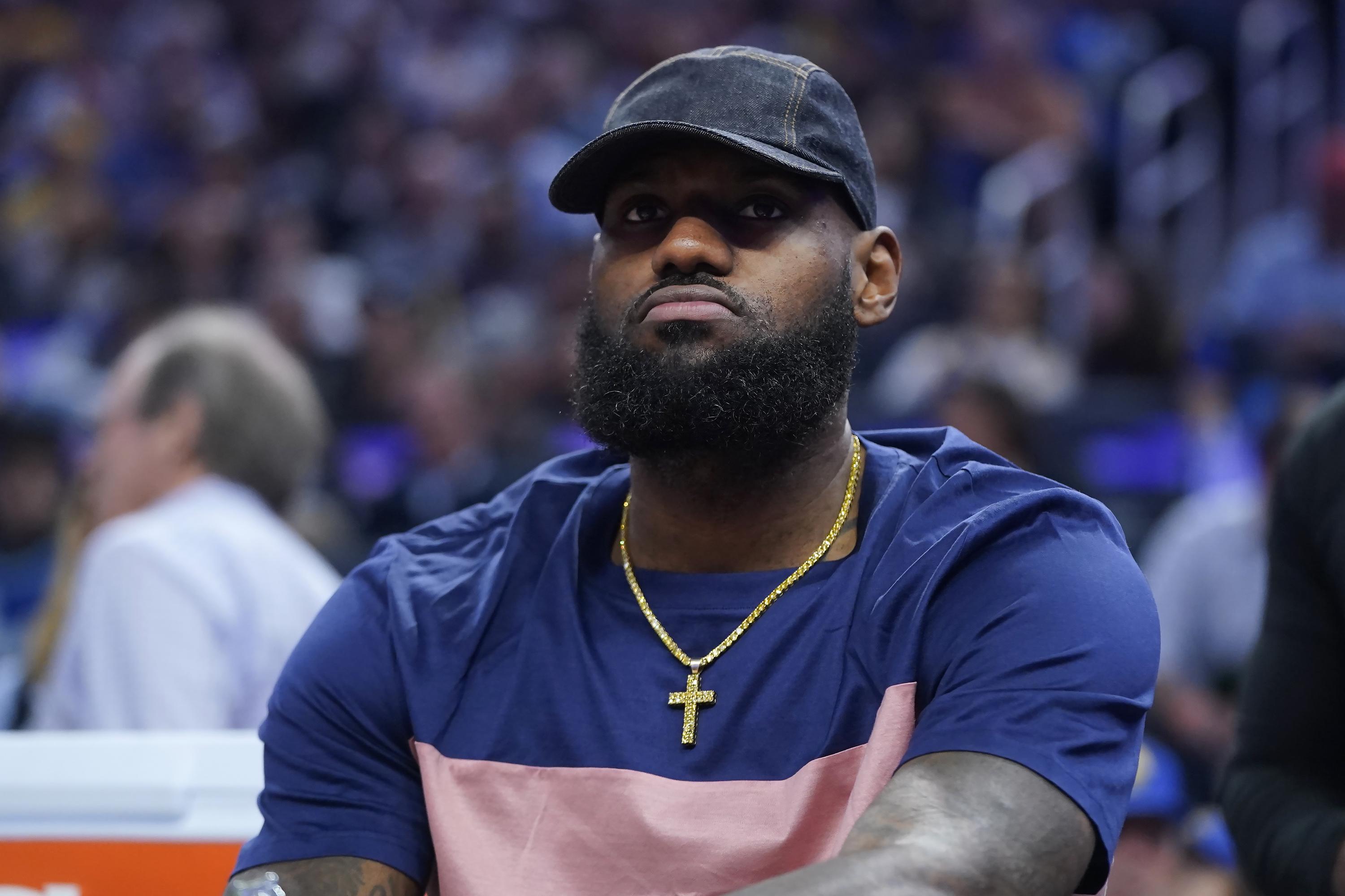 LeBron James to miss Lakers' final 2 games with ankle injury | AP News