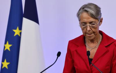 La primera ministra de Francia, Elisabeth Borne, hace una pausa al pronunciar un discurso el domingo 19 de junio de 2022, en París. (Ludovic Marin, foto compartida vía AP)