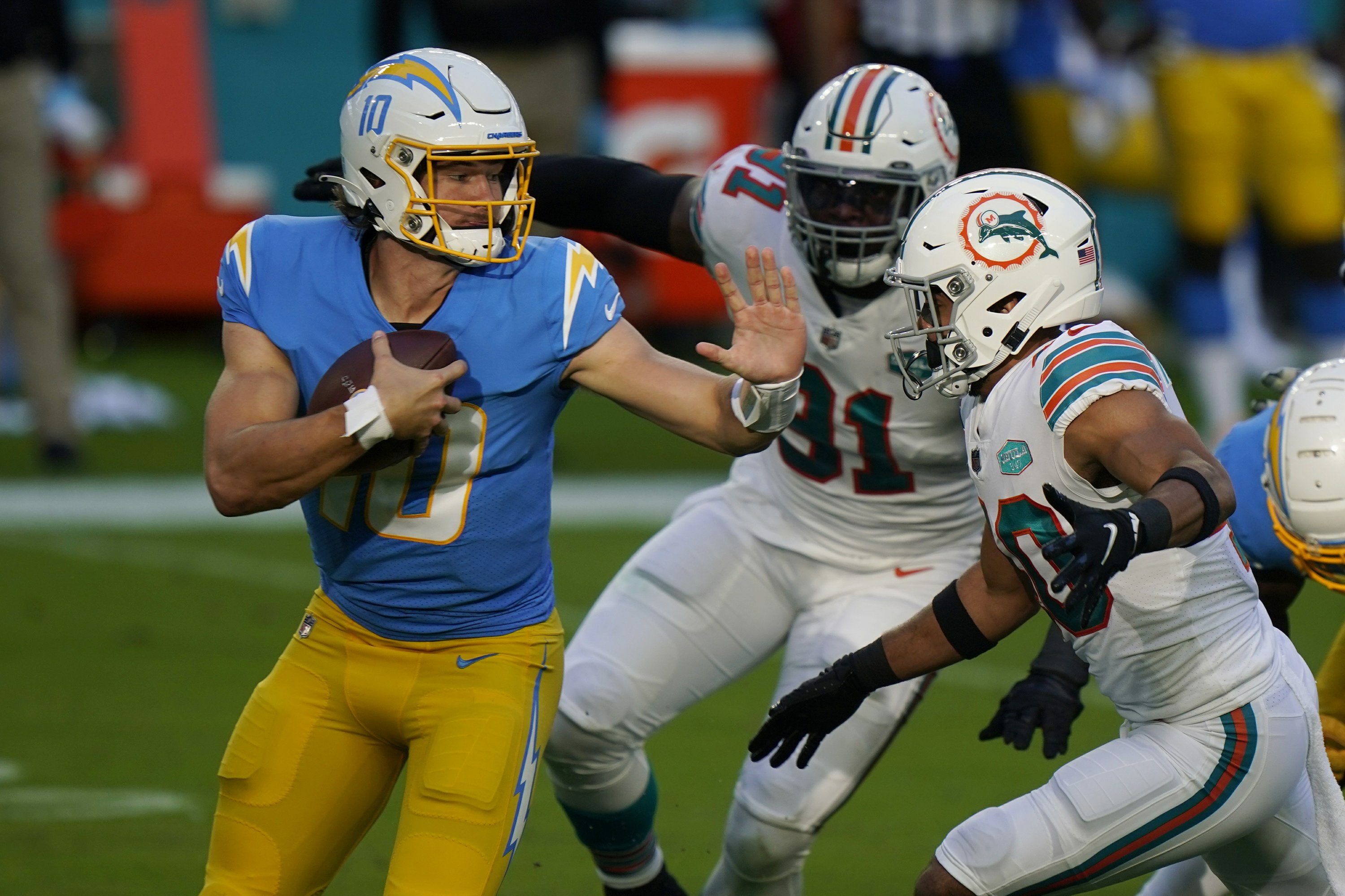 Dolphins earn 5th straight win by beating Chargers 2921